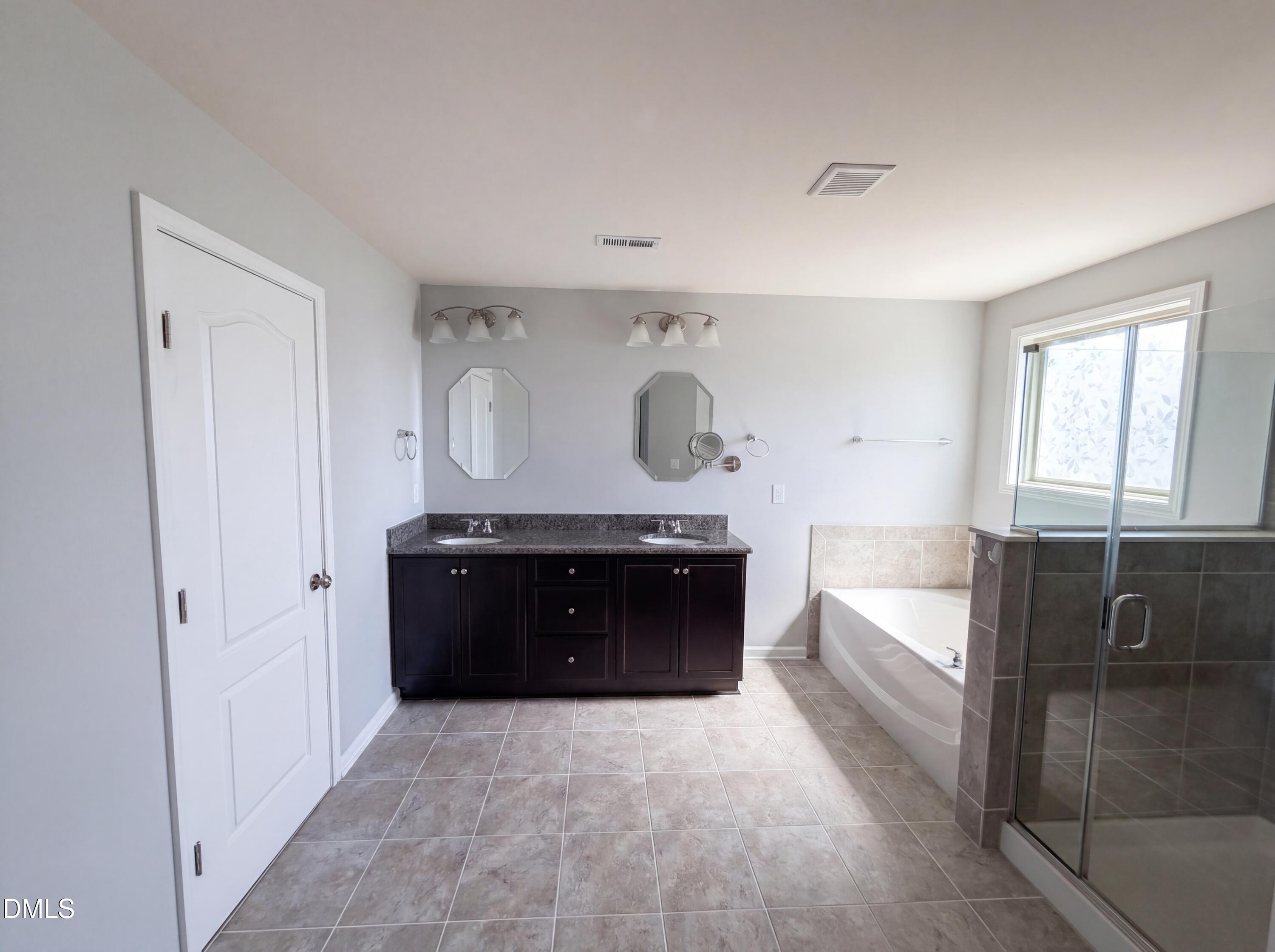 1305 Ivey Grove Court Property Photo 10