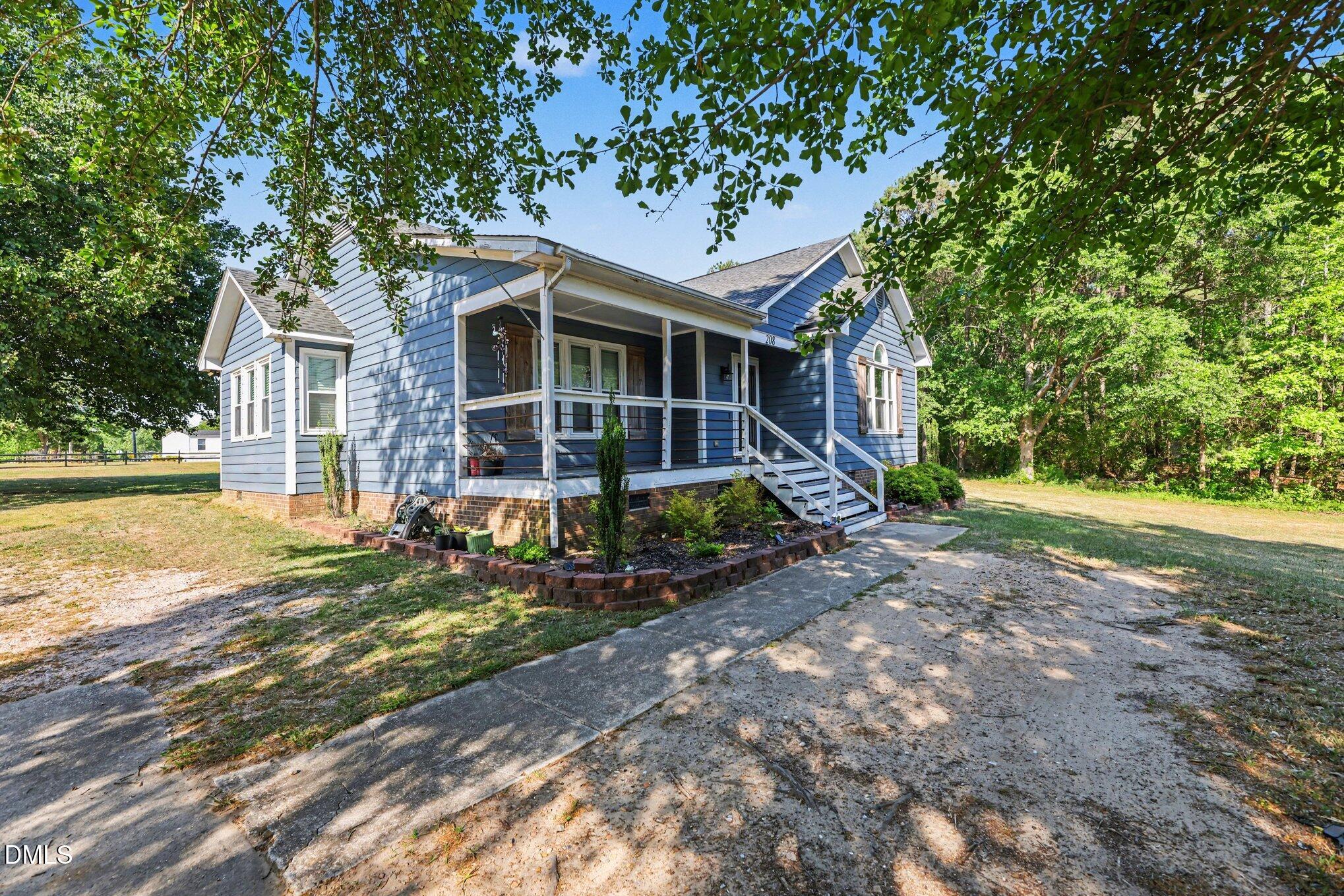 208 Deep Creek Drive Property Photo 2