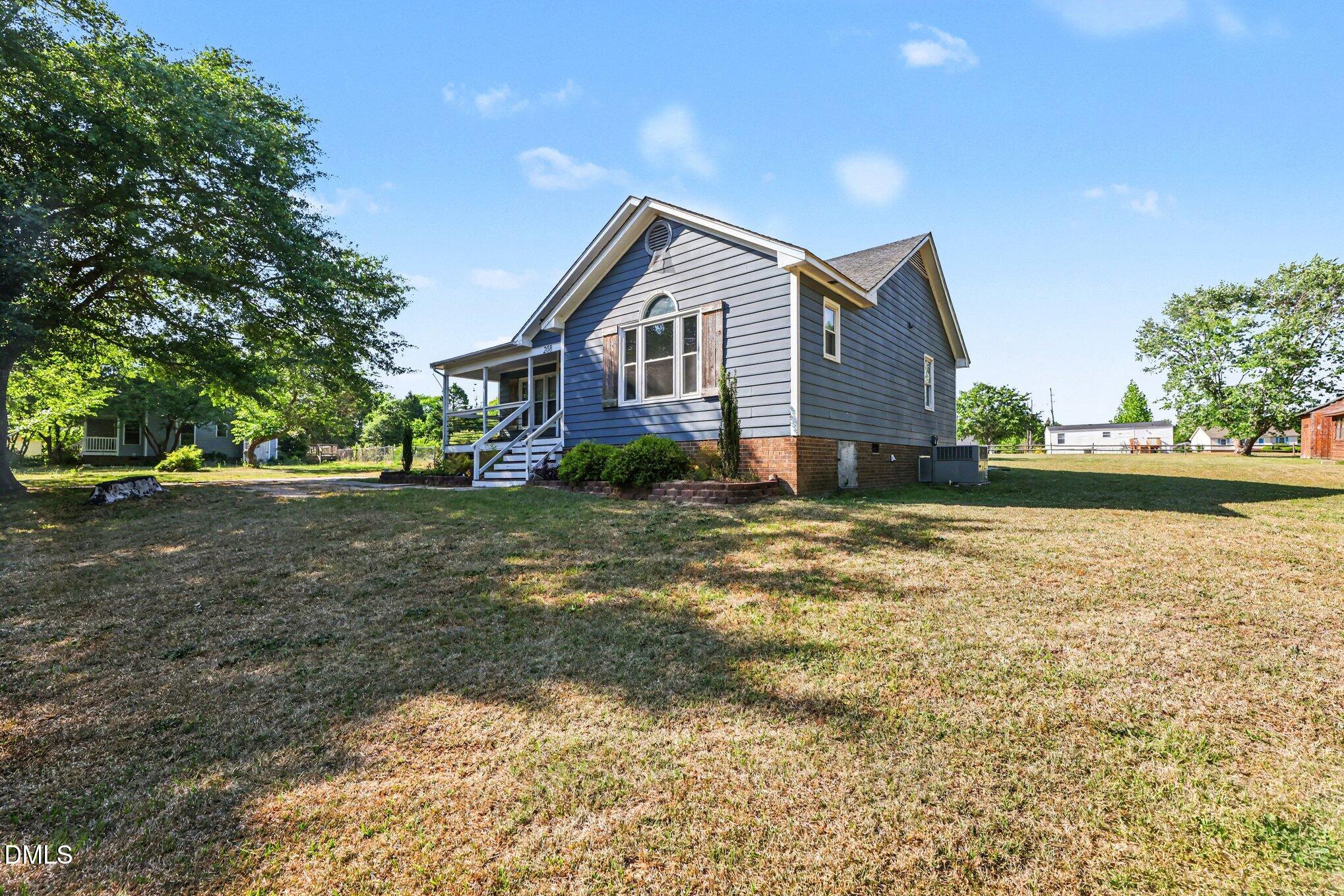 208 Deep Creek Drive Property Photo 3