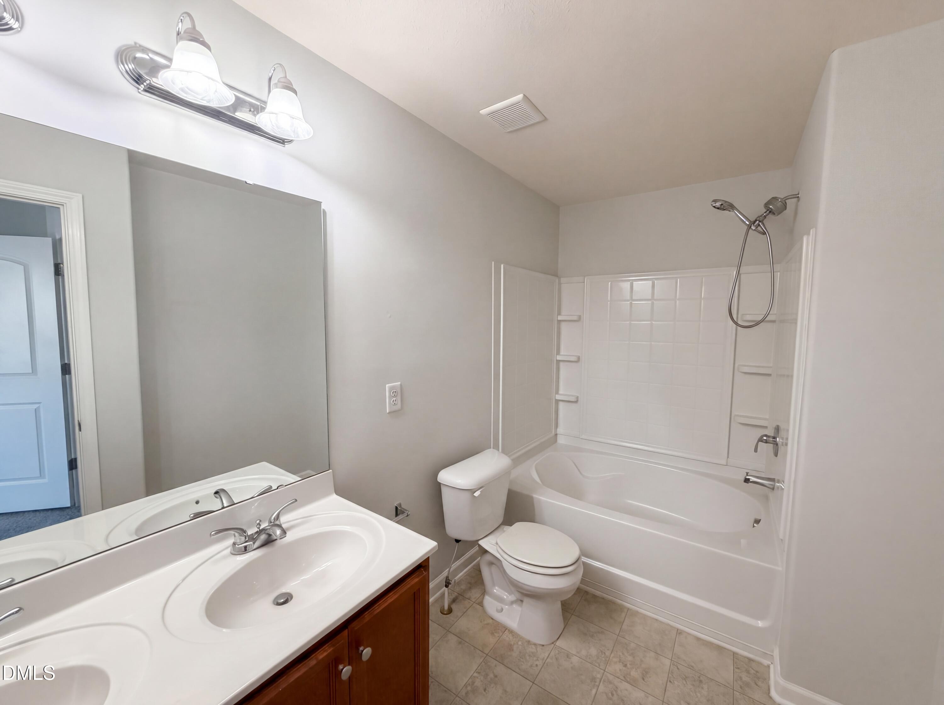 4716 Queen Pierrette Street Property Photo 13