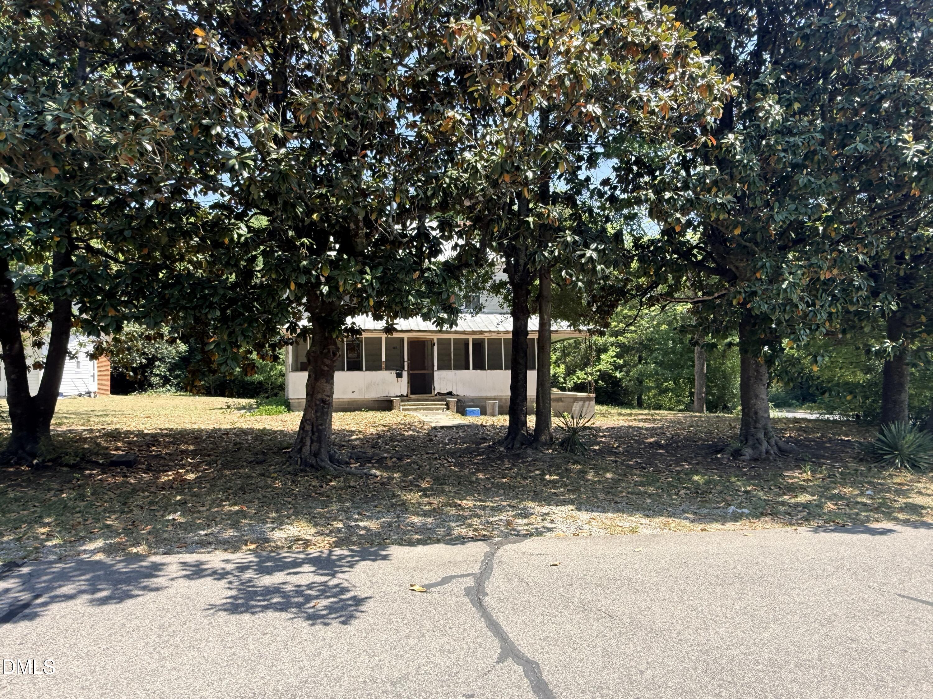 1011 W New York Avenue Property Photo 1