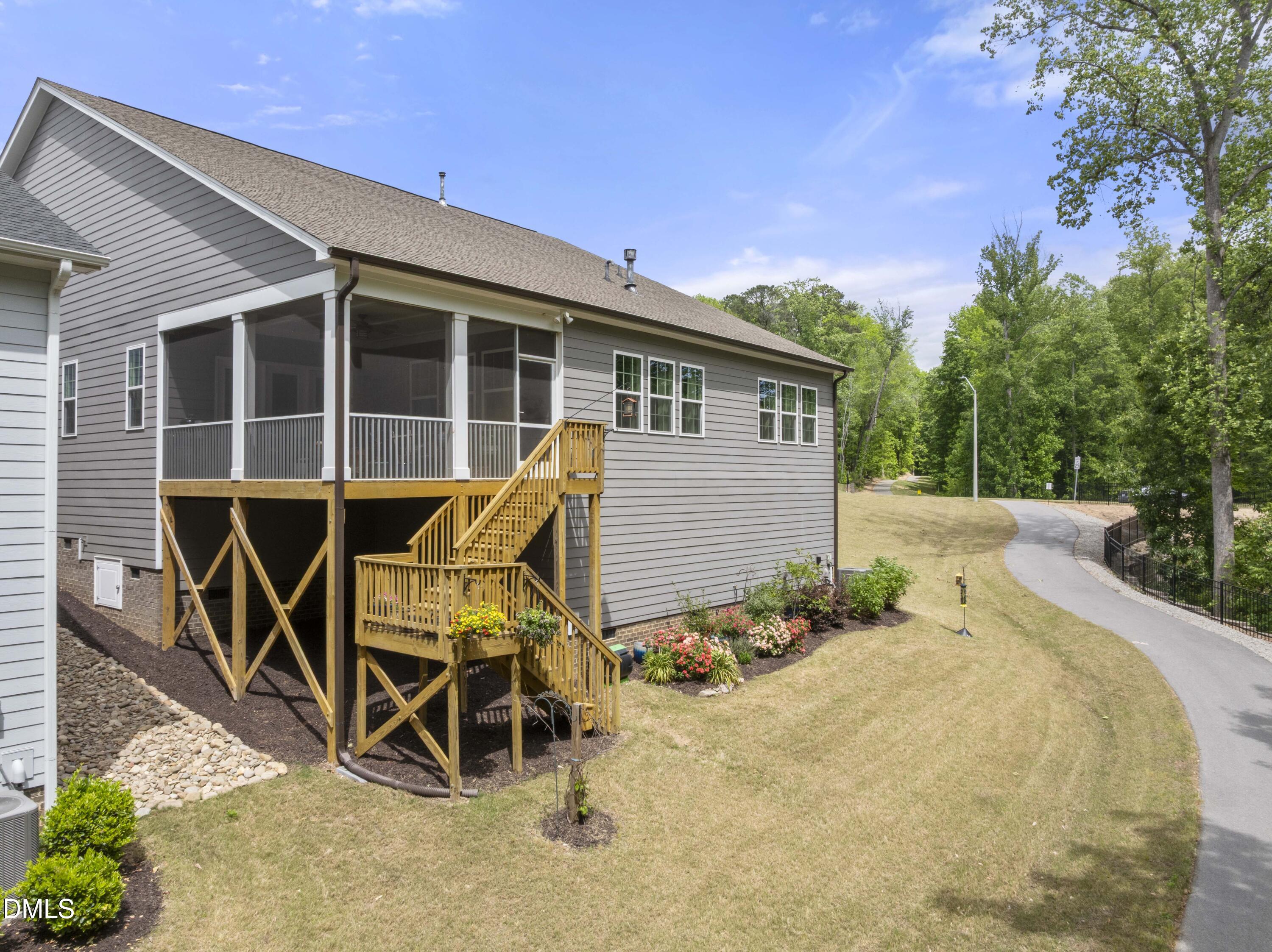 150 English Violet Lane Property Photo 44
