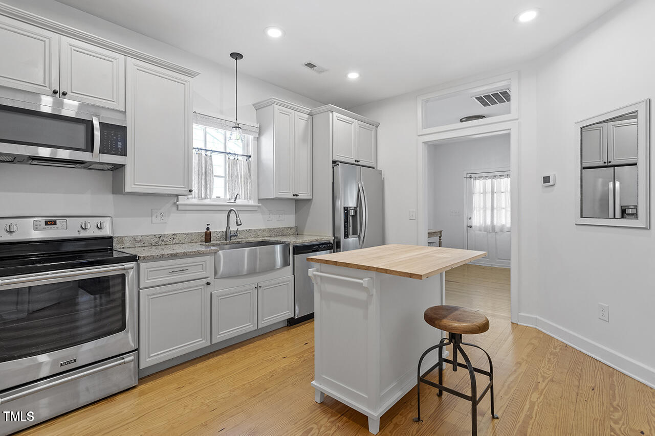 1916 Hart Street Property Photo 6