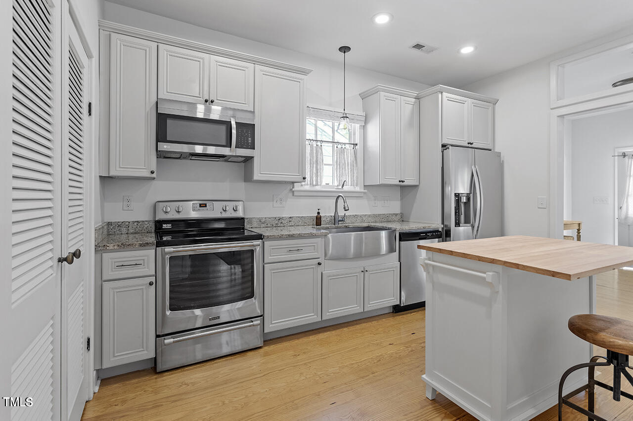 1916 Hart Street Property Photo 7