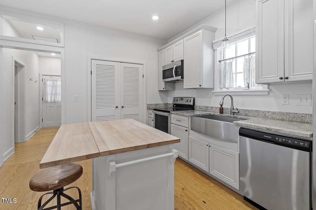1916 Hart Street Property Photo 8
