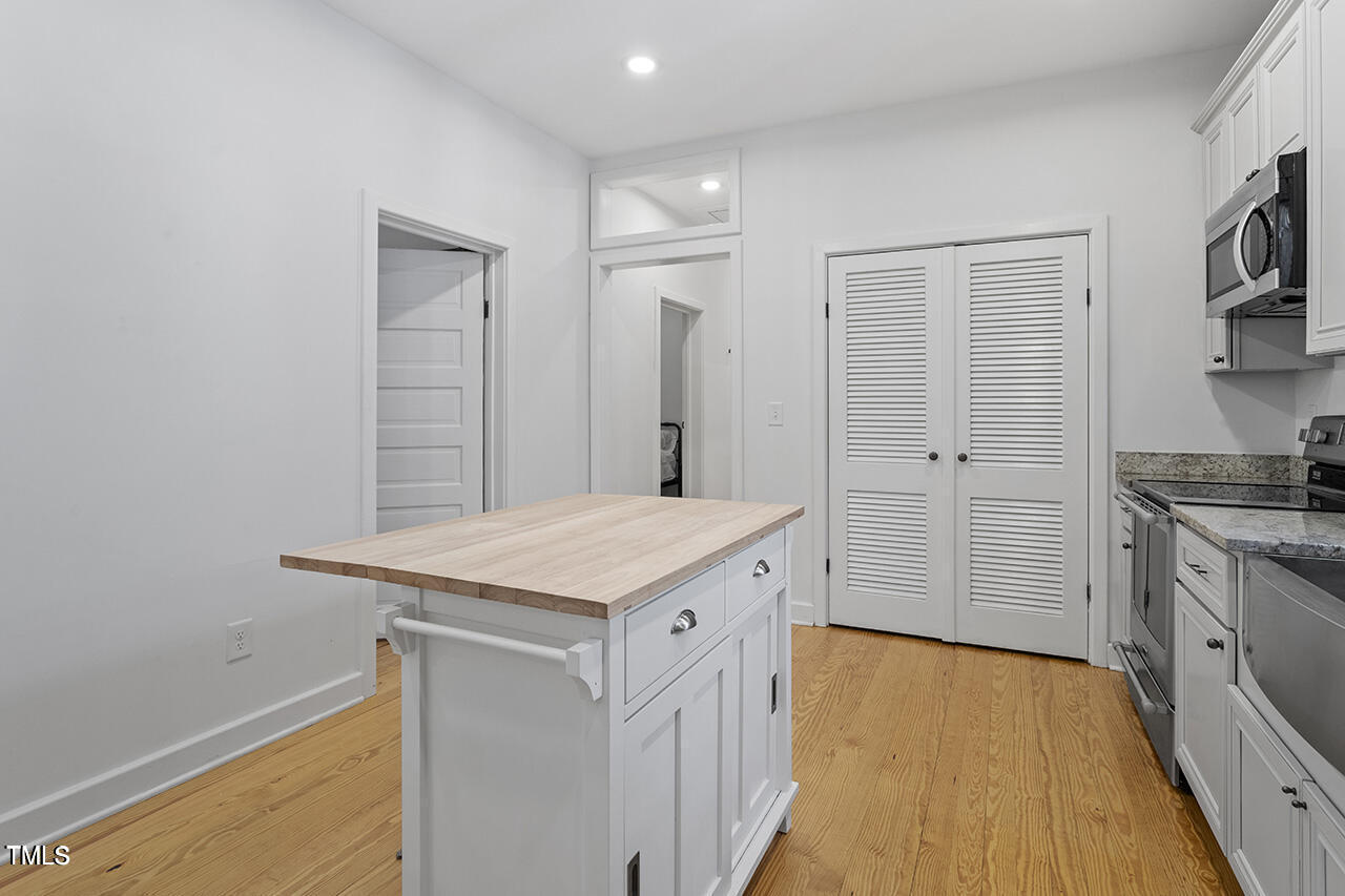 1916 Hart Street Property Photo 10