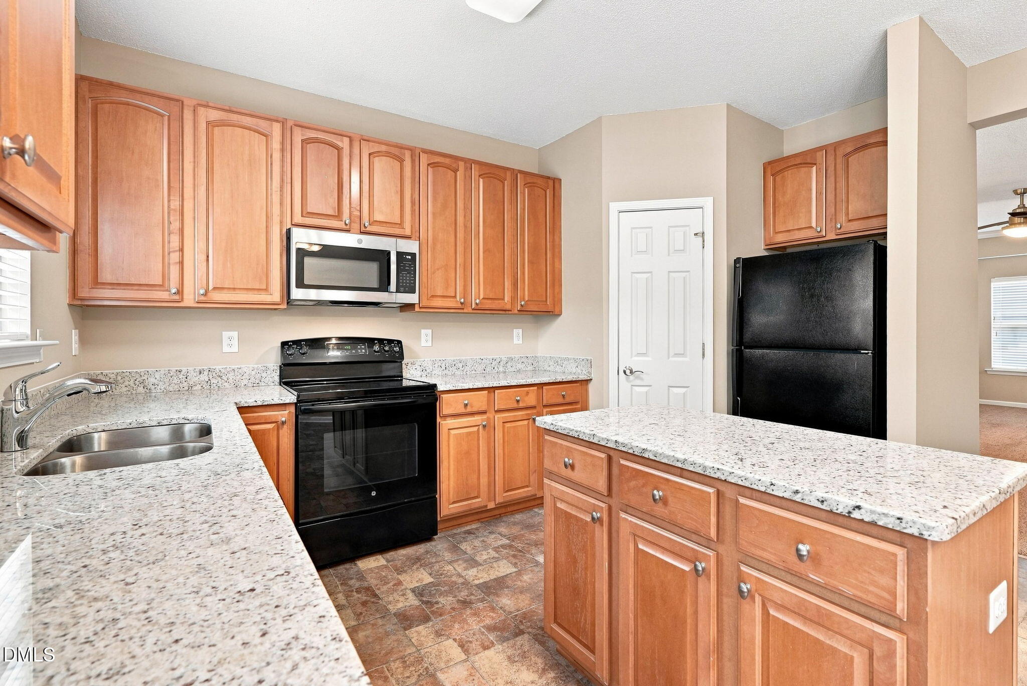 2904 Gross Avenue Property Photo 3