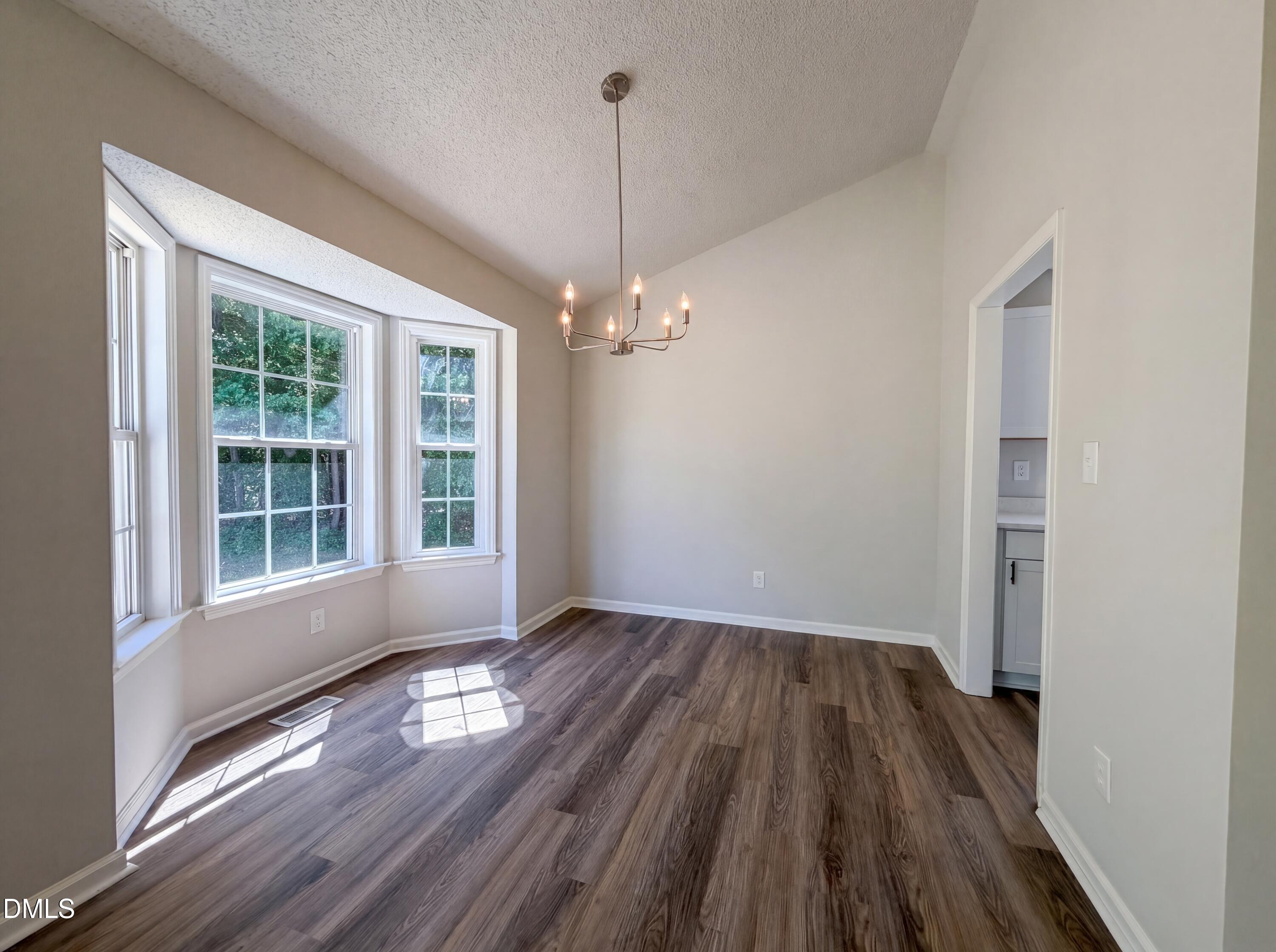 131 Sommerset Drive Property Photo 8