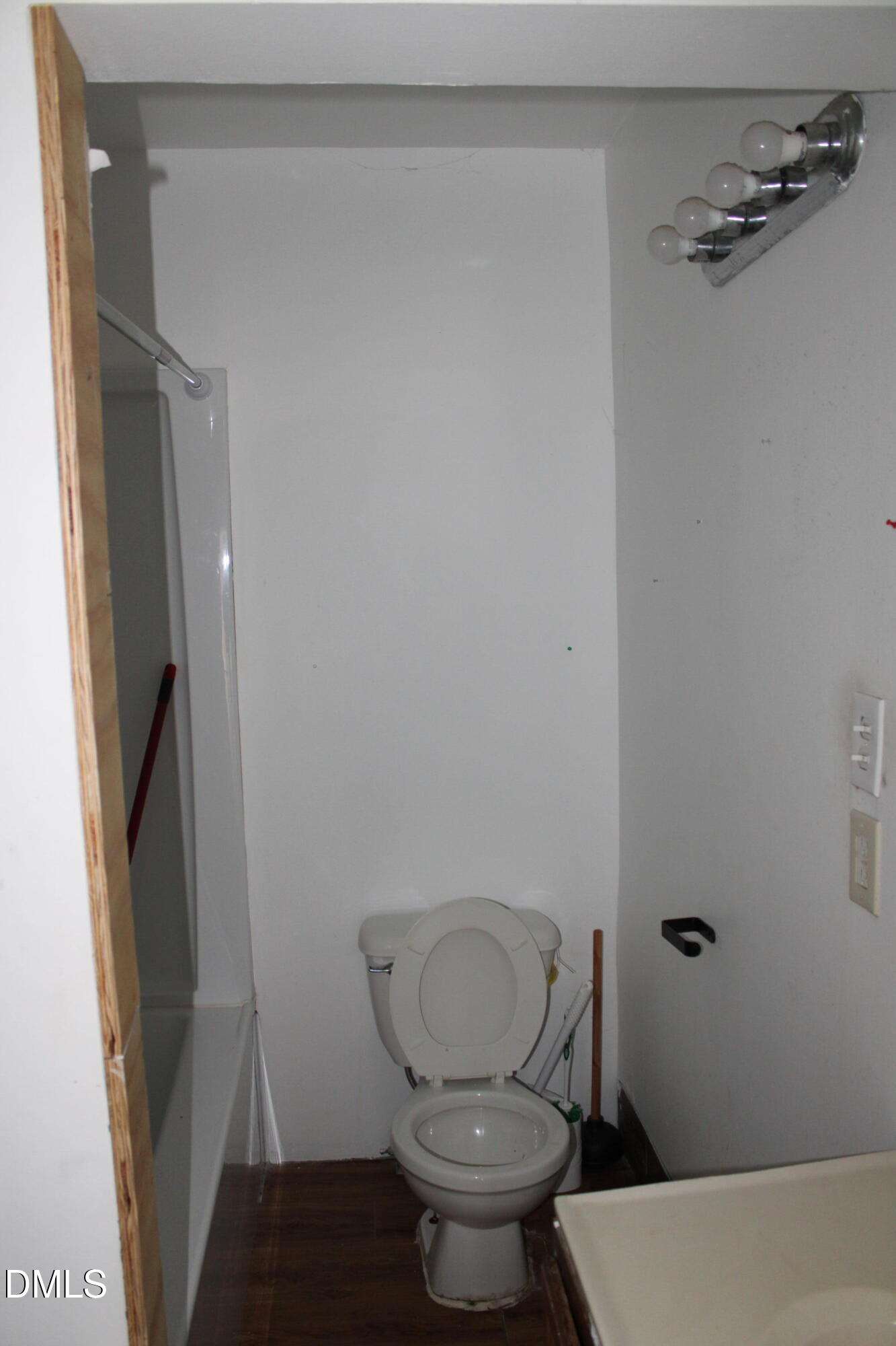 313 N Hyde Park Avenue Property Photo 17