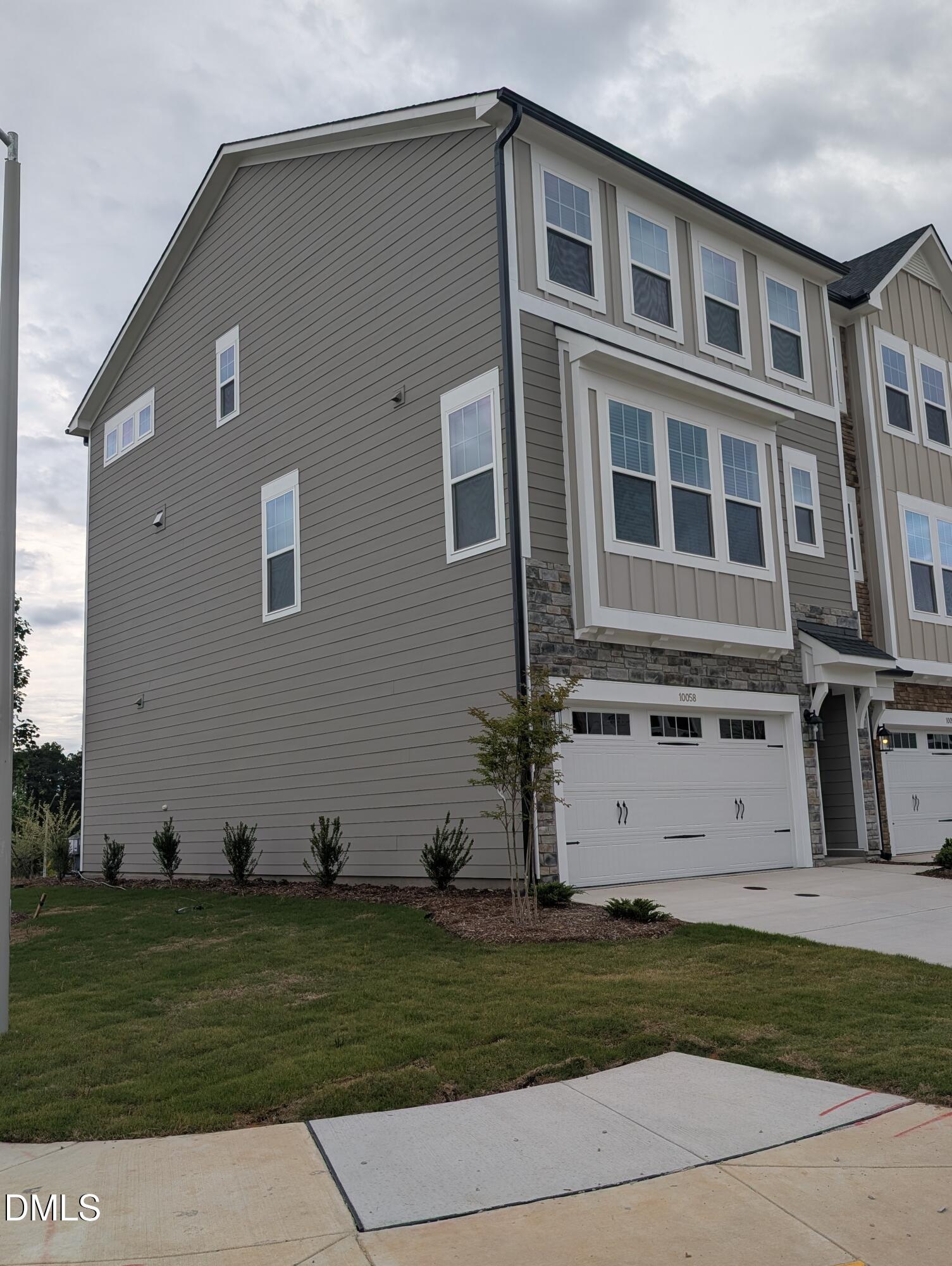 10058 Secluded Garden Drive Property Photo 2