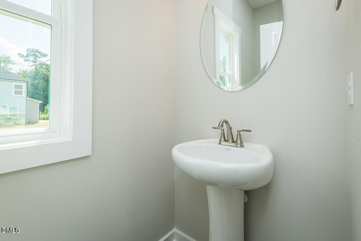 1016 Pinnix Loop Property Photo 22