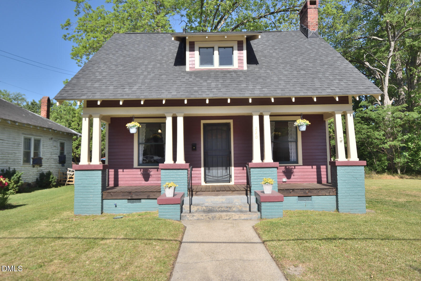220 S Howell Street Property Photo 1