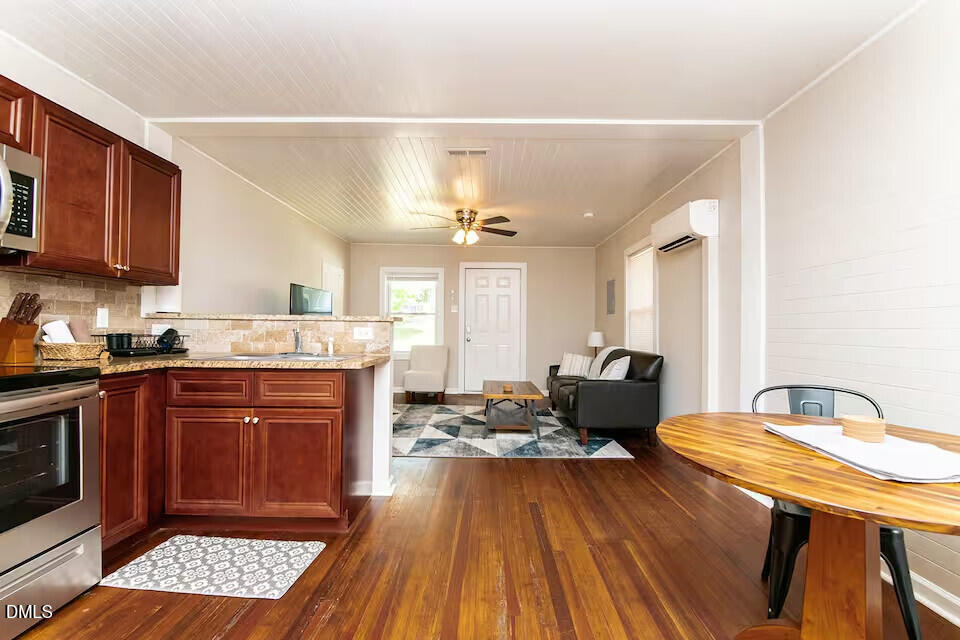 1507 Gunter Street Property Photo 4