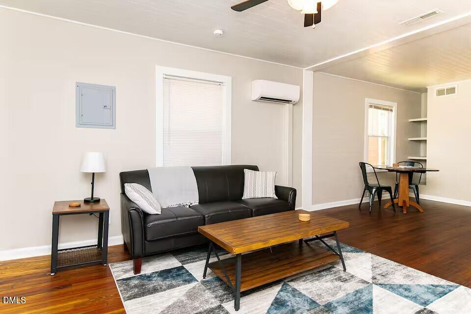 1507 Gunter Street Property Photo 6