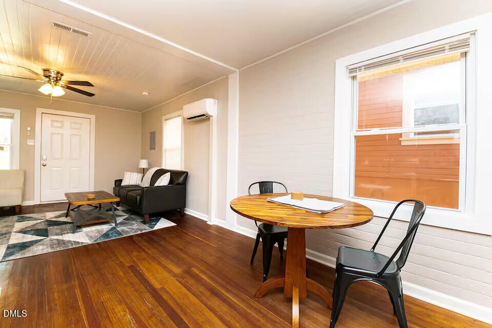1507 Gunter Street Property Photo 7