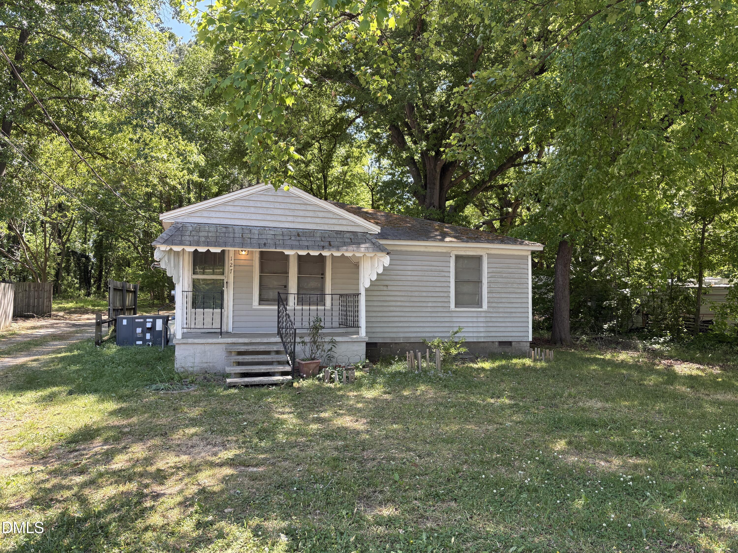 127 E End Avenue Property Photo 2