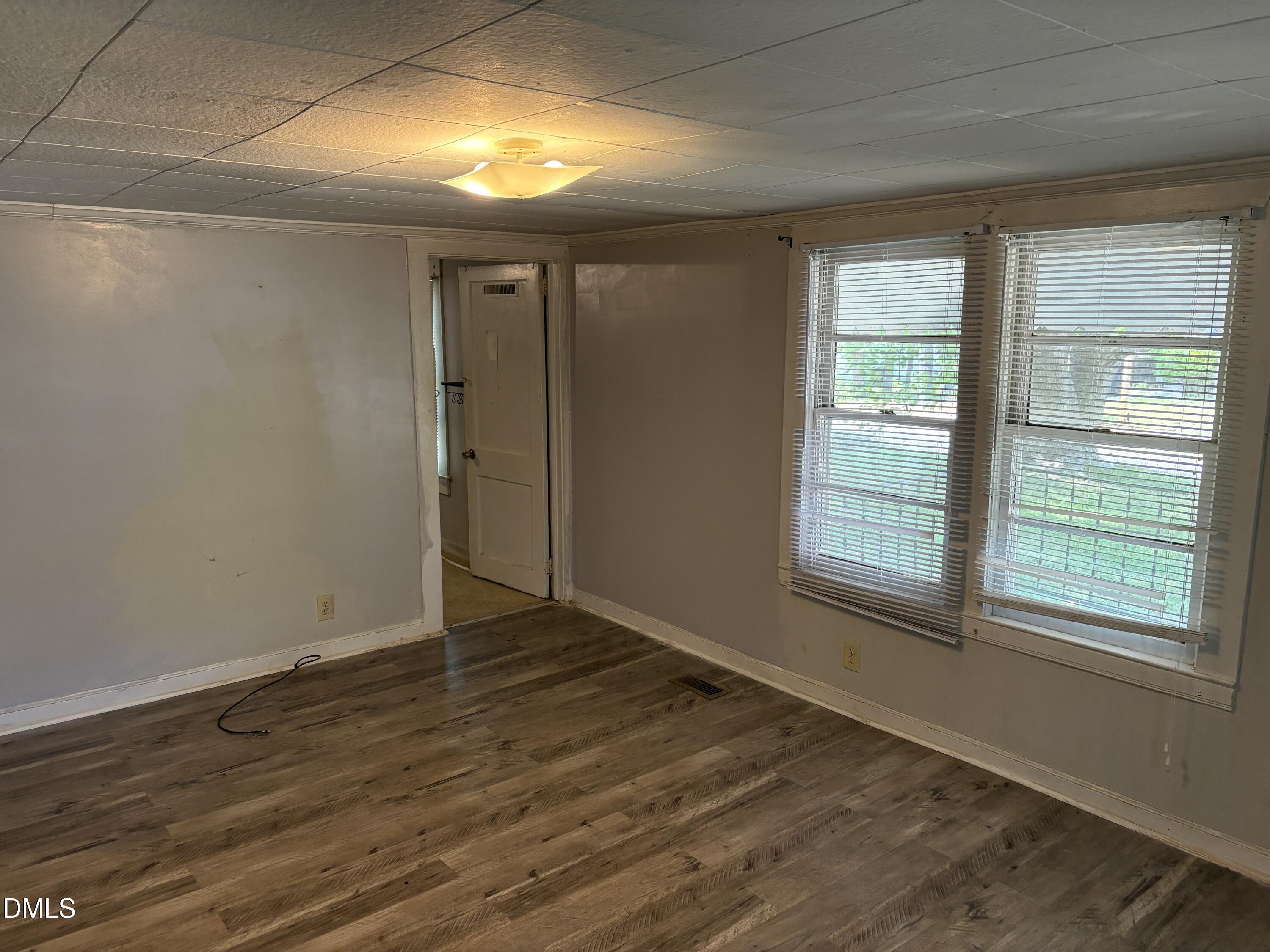 127 E End Avenue Property Photo 4