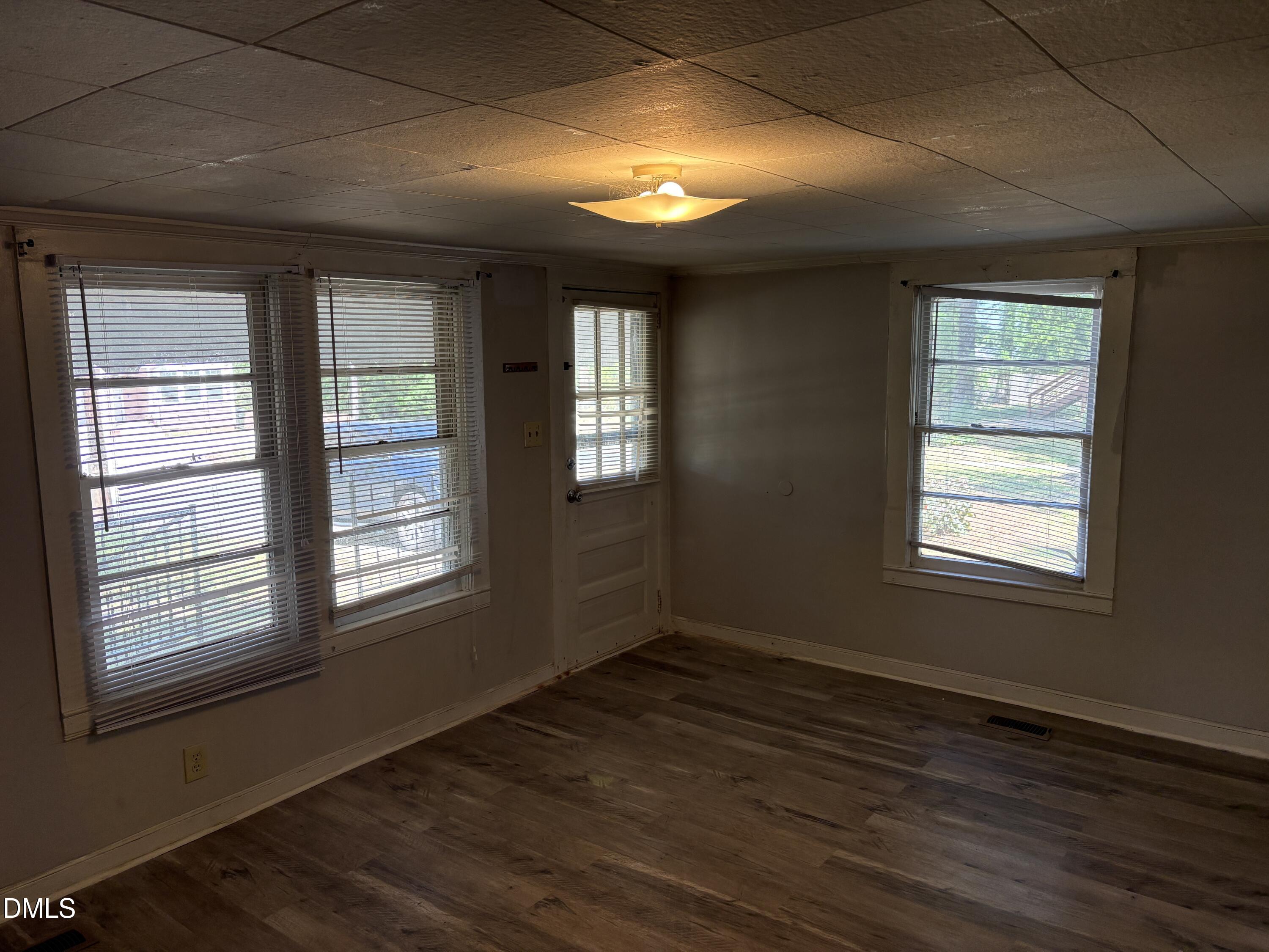 127 E End Avenue Property Photo 5