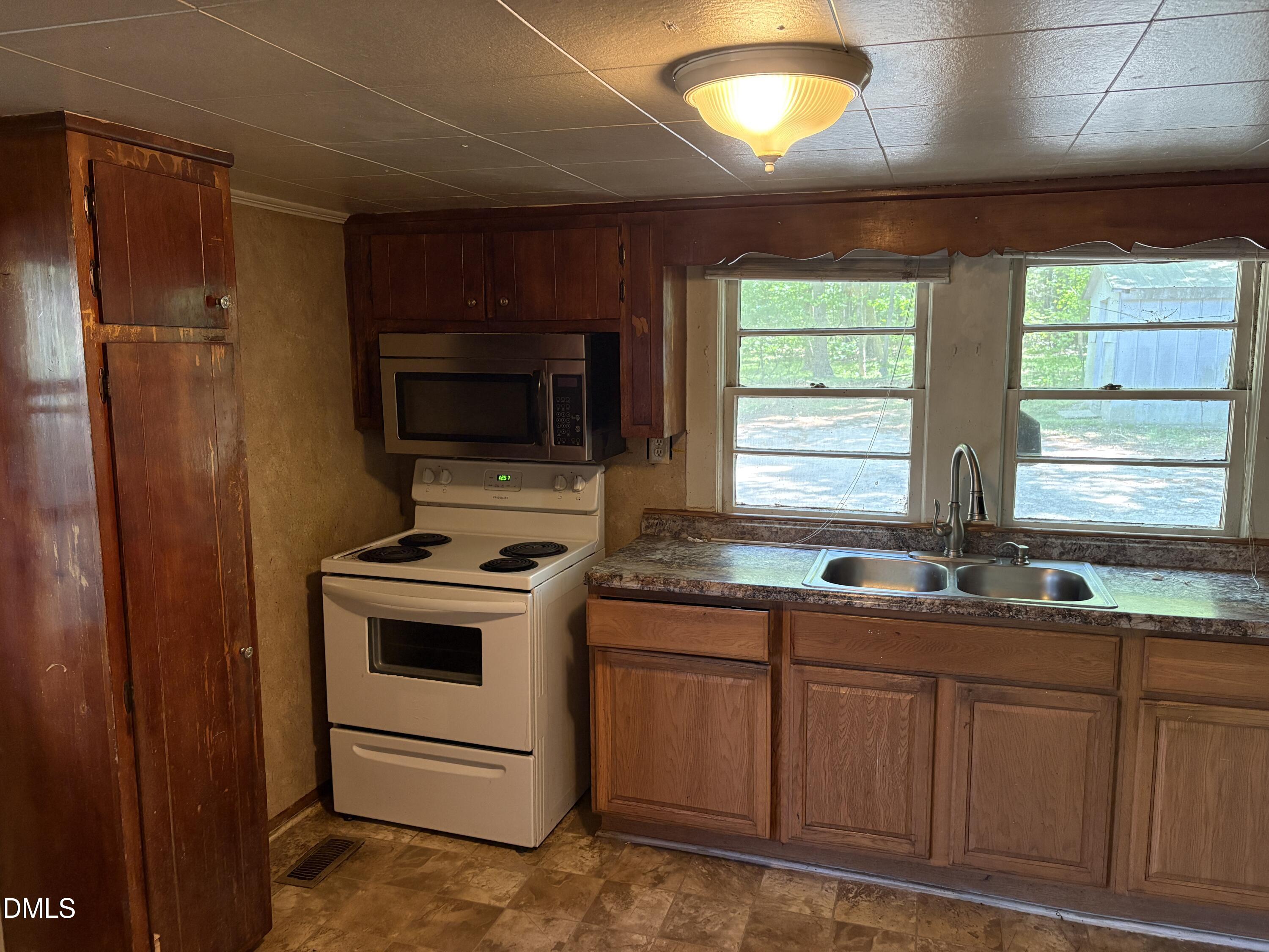 127 E End Avenue Property Photo 7