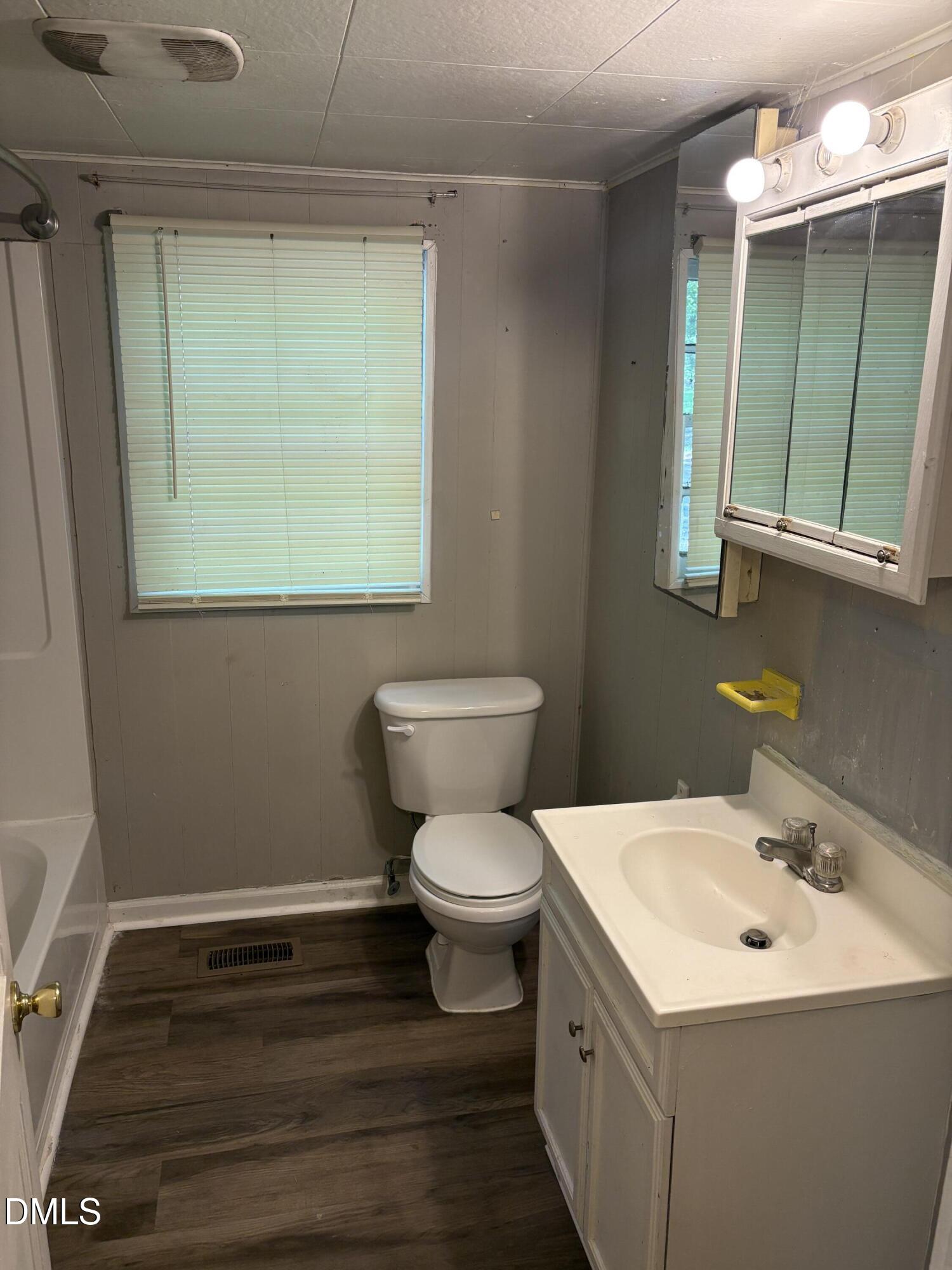 127 E End Avenue Property Photo 9