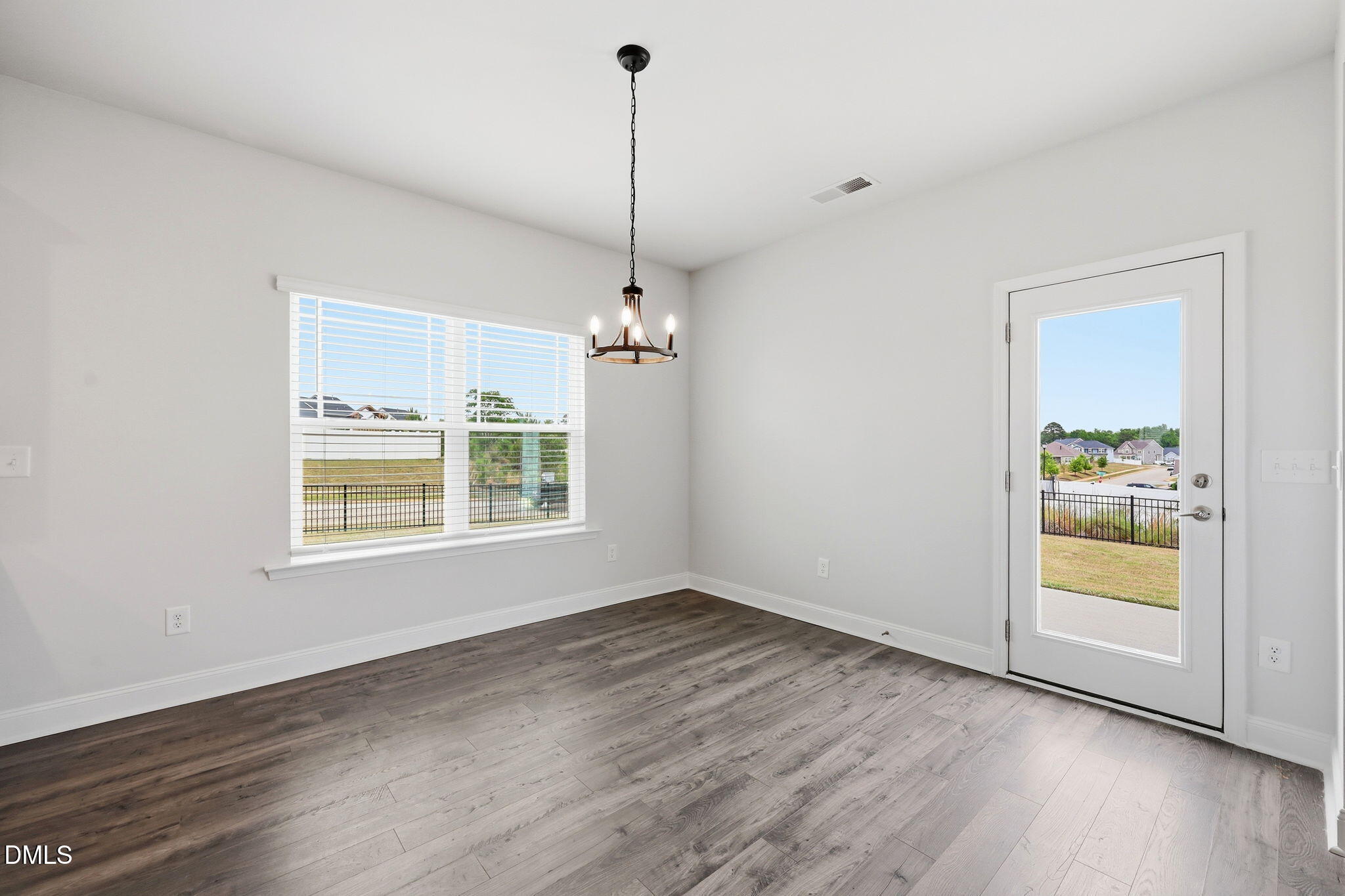 407 Glenkirk Place Property Photo 6