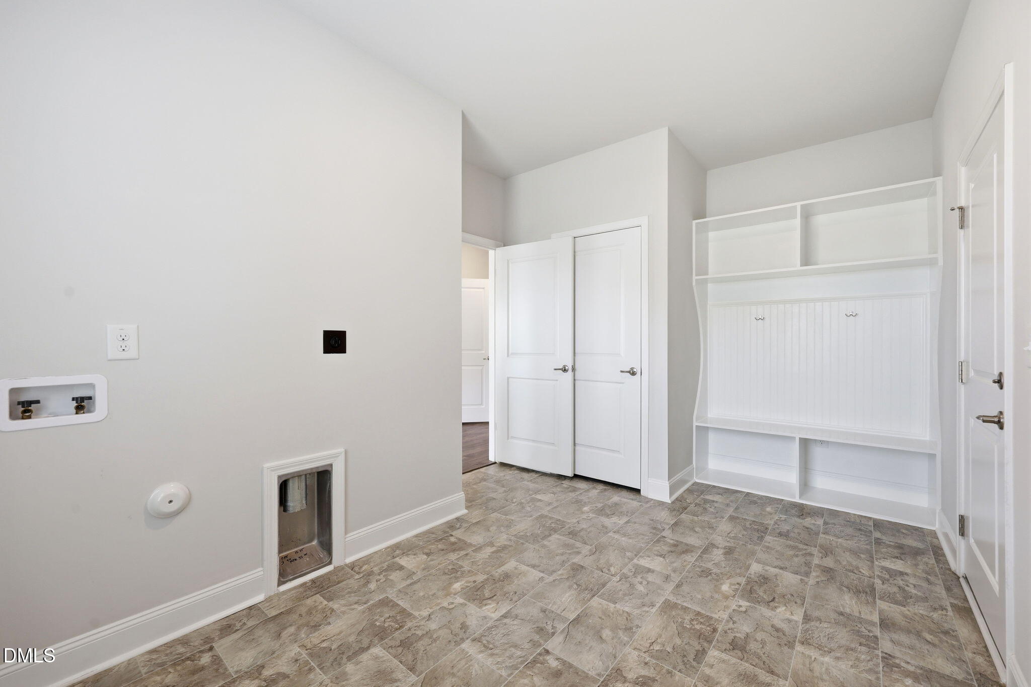 407 Glenkirk Place Property Photo 16