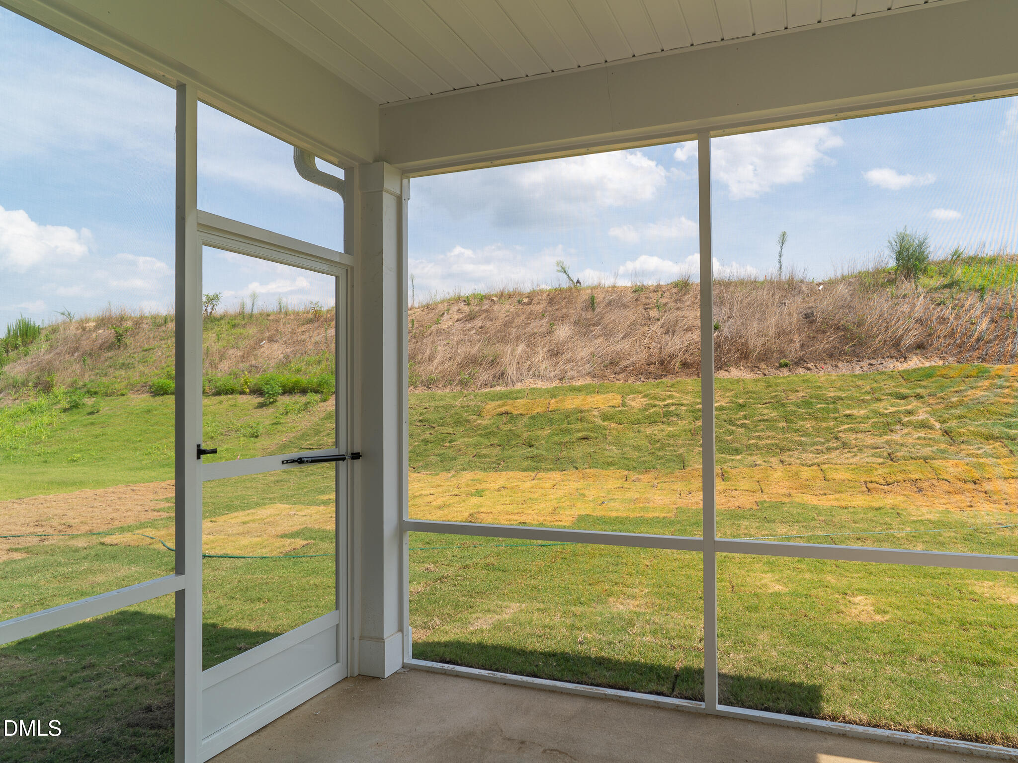 425 Southland Drive Property Photo 3