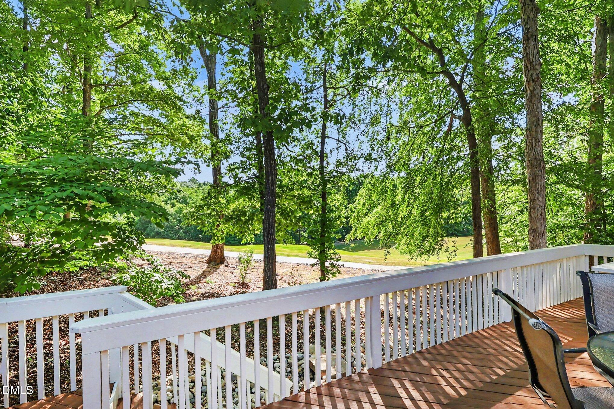 1224 E Pointe Drive Property Photo 3