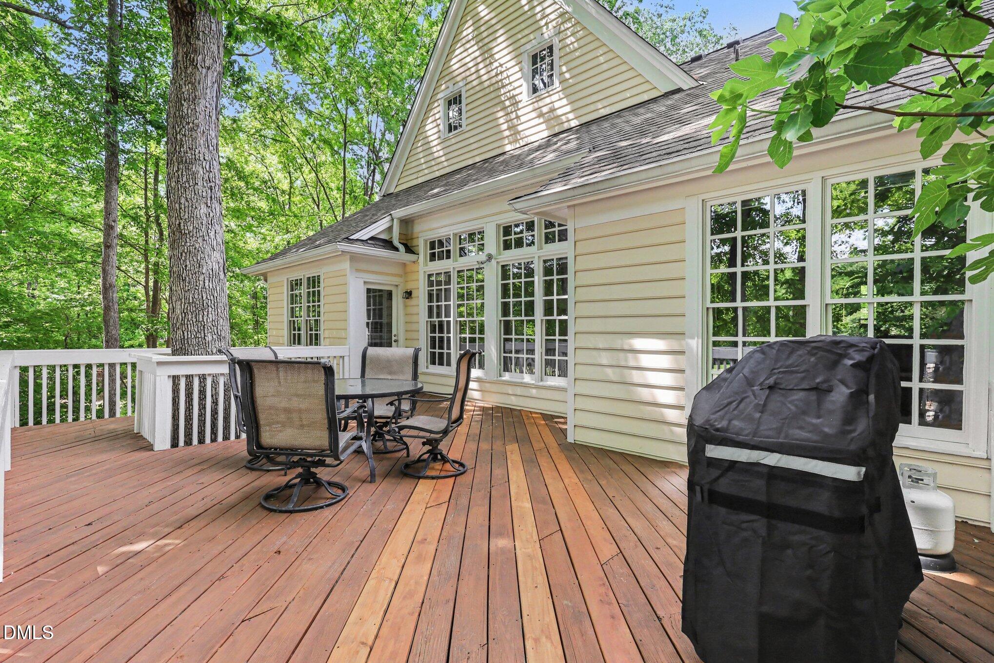 1224 E Pointe Drive Property Photo 5