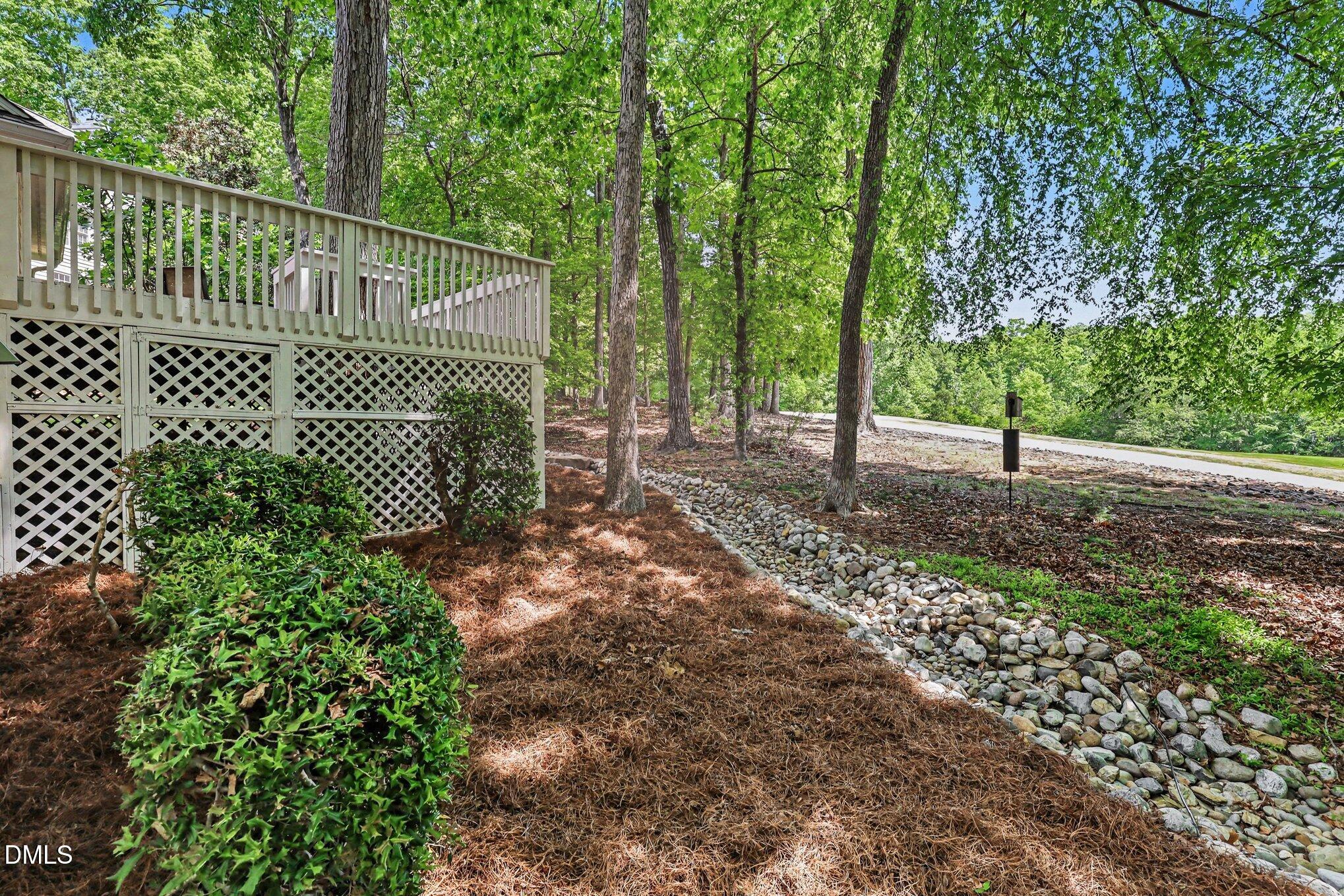 1224 E Pointe Drive Property Photo 12