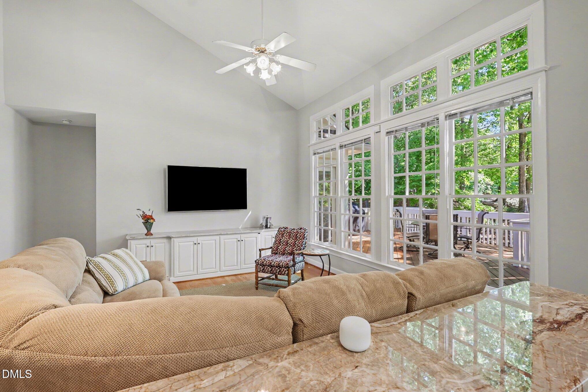 1224 E Pointe Drive Property Photo 35