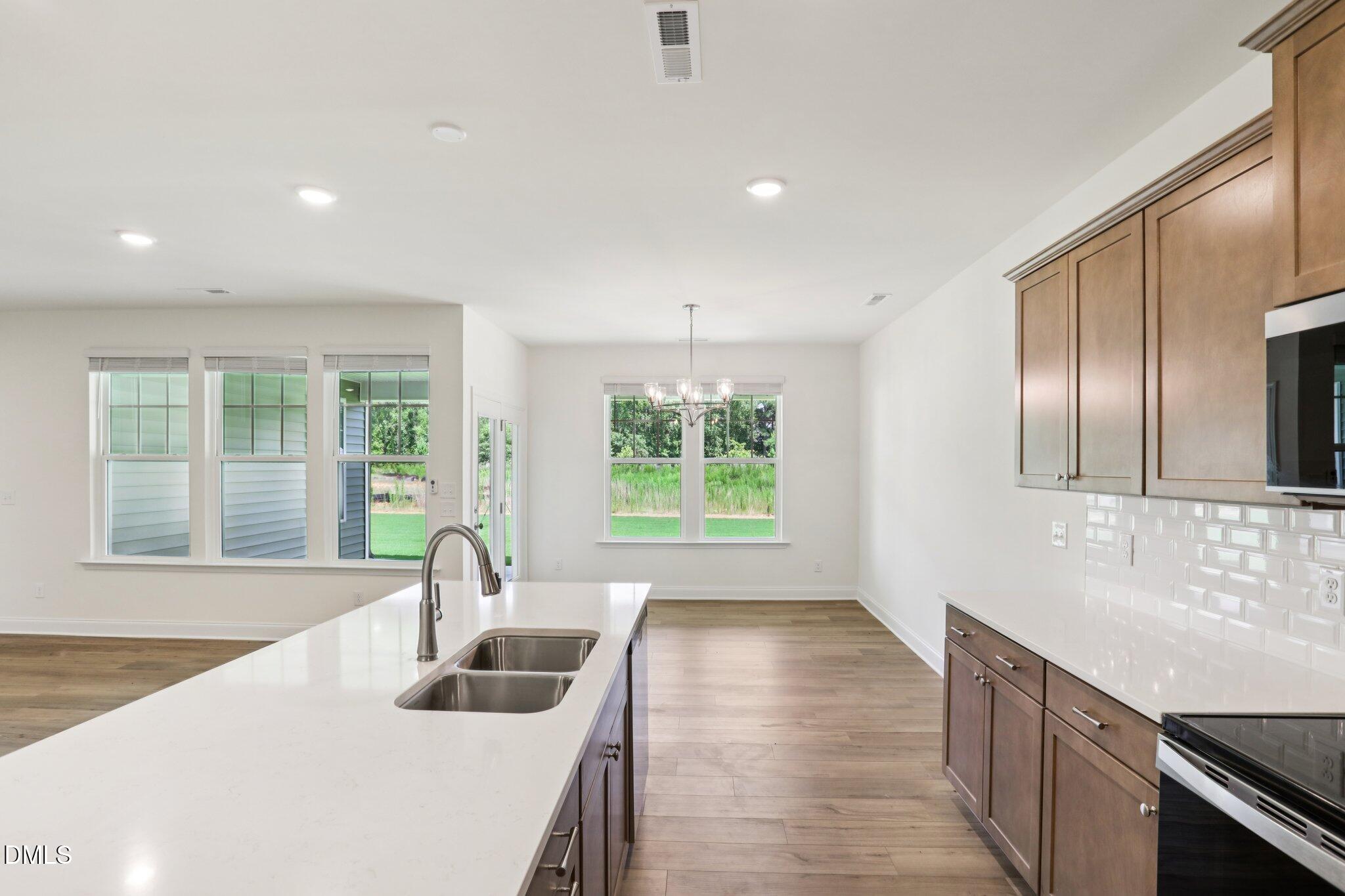 528 Hipwood Drive Property Photo 1