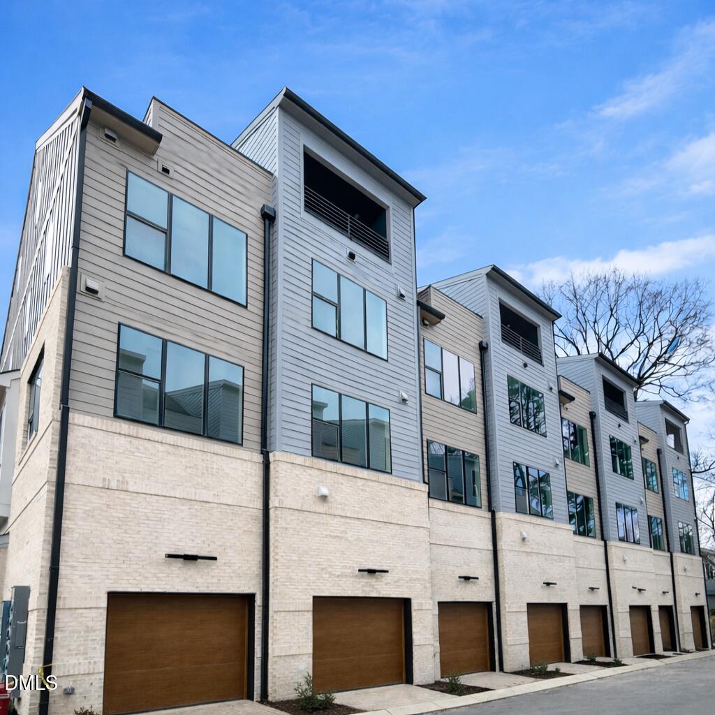 813 Niantic Street Property Photo 4