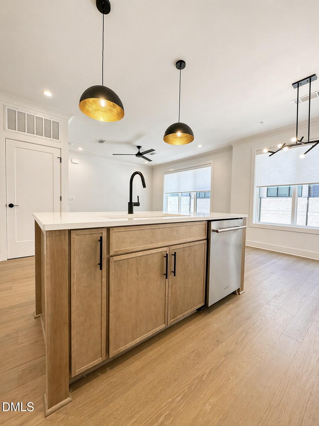 813 Niantic Street Property Photo 6