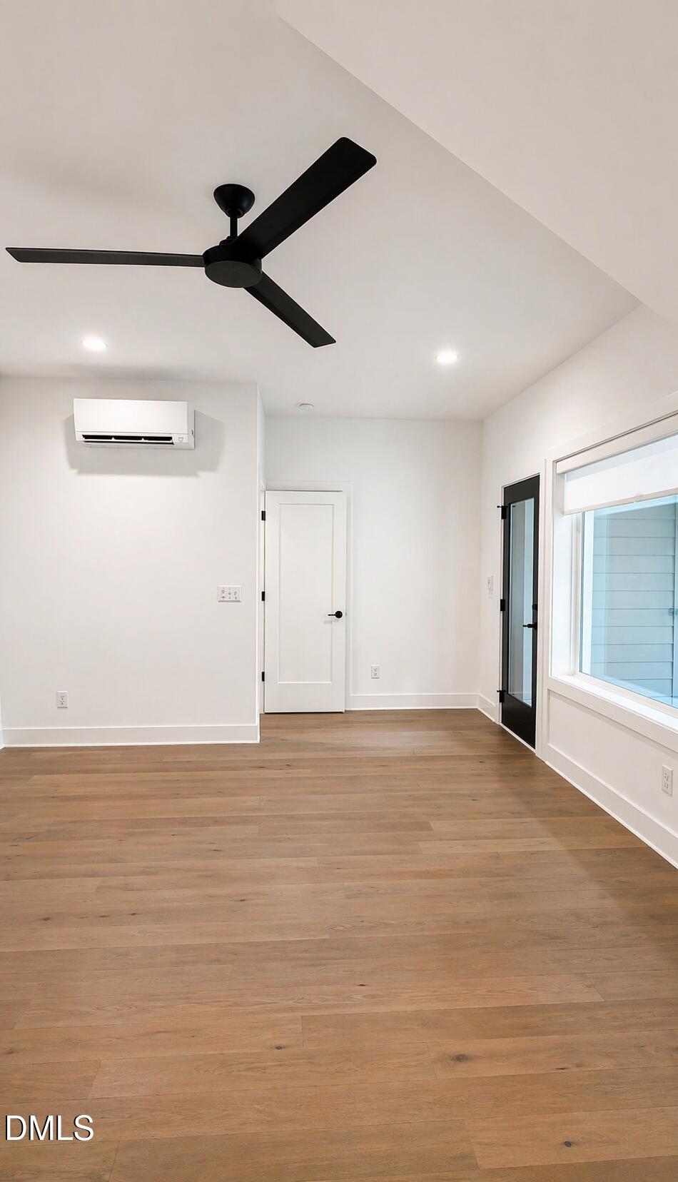 813 Niantic Street Property Photo 14