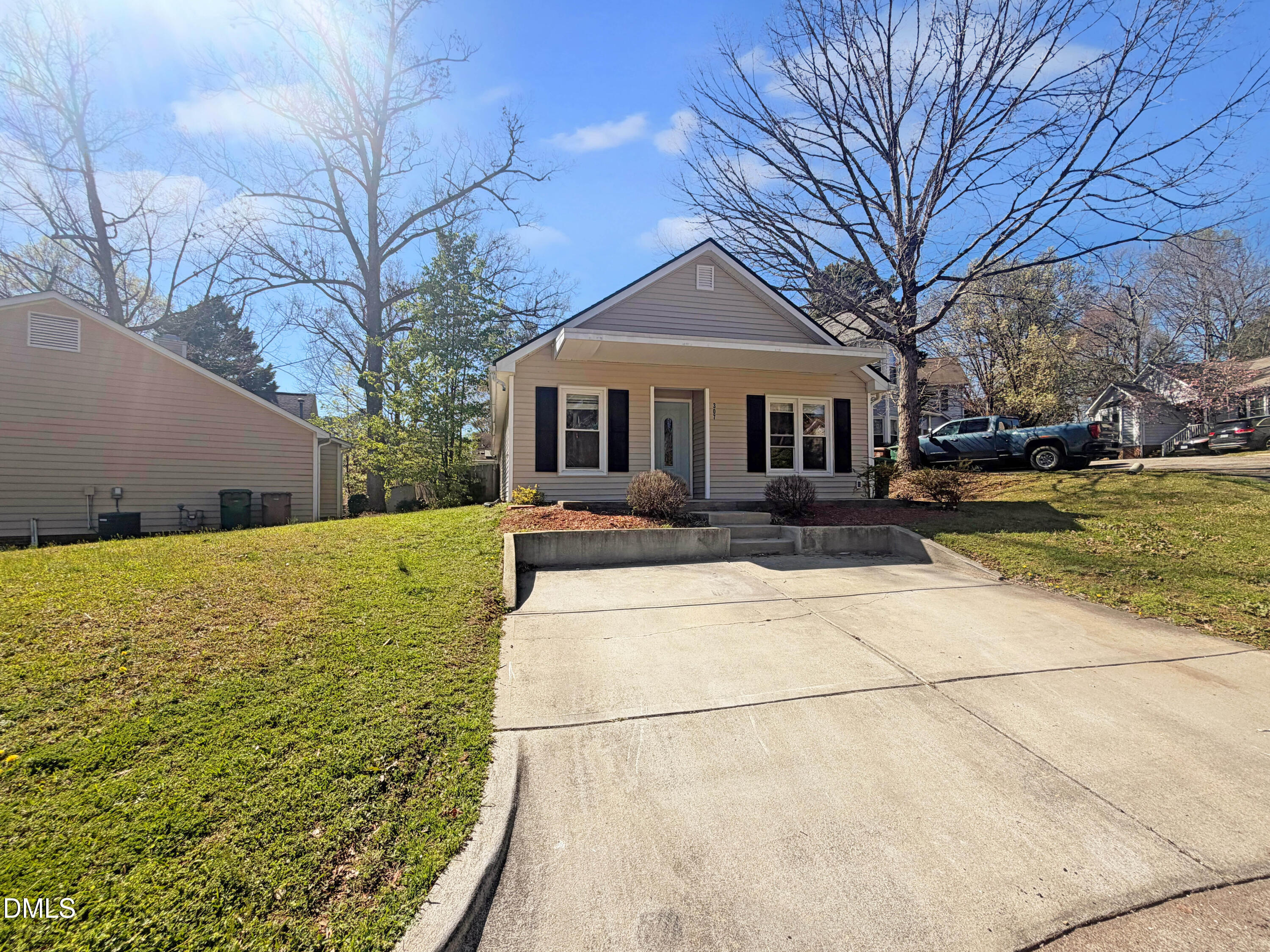 307 Wax Myrtle Court Property Photo 3