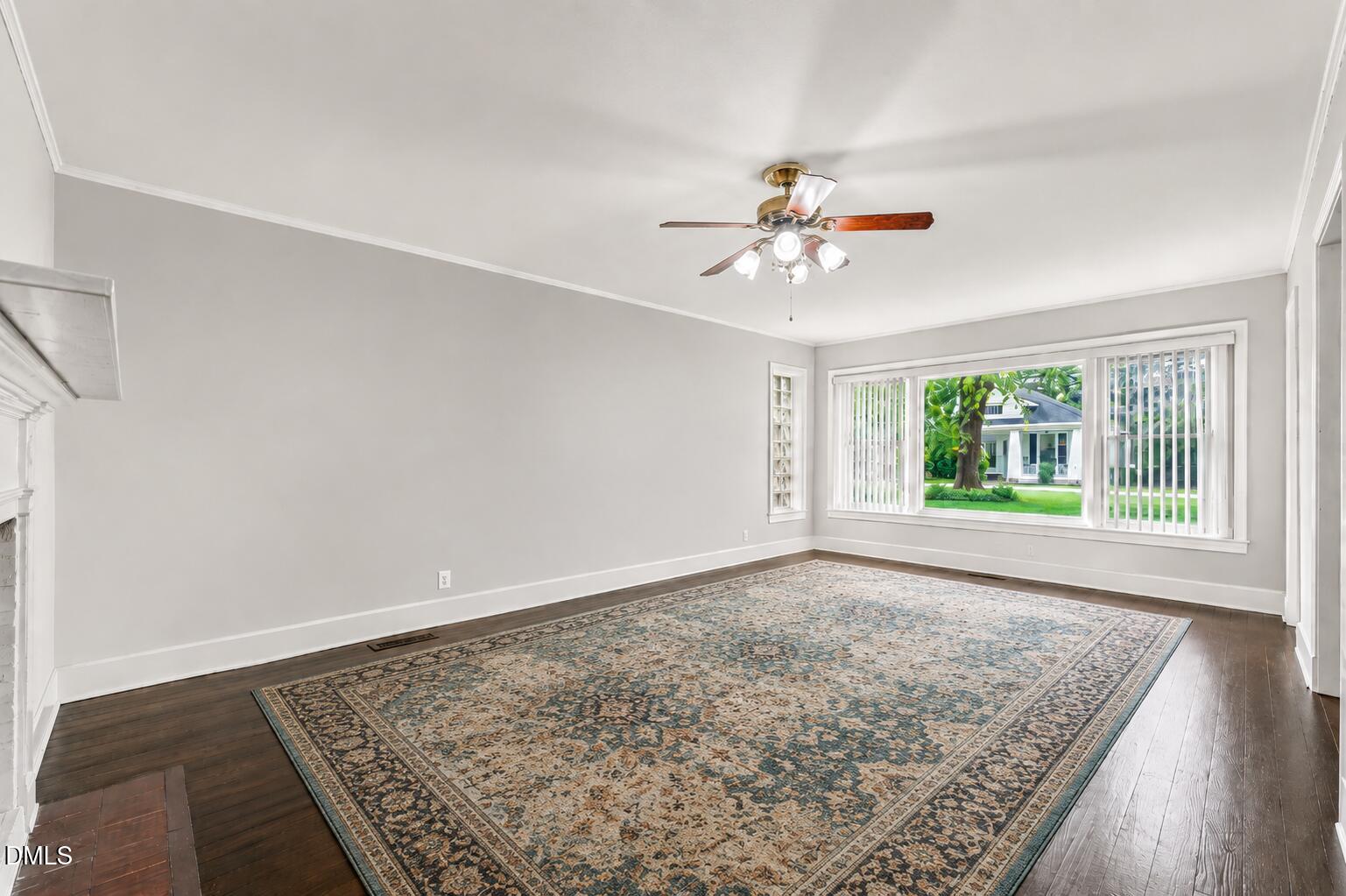 203 E Davis Street Property Photo 4