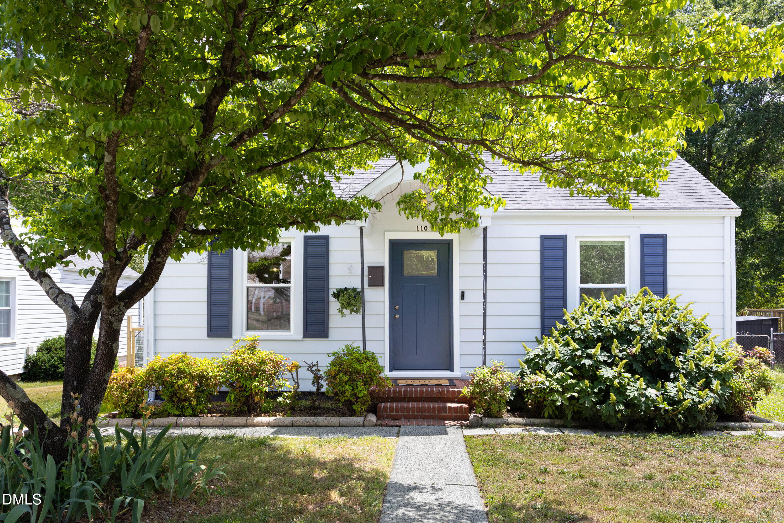 110 E Maynard Avenue Property Photo 1