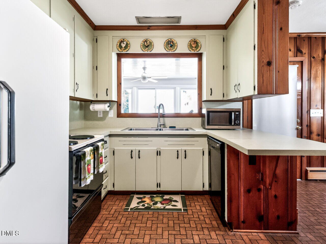 715 N Church Street Property Photo 15