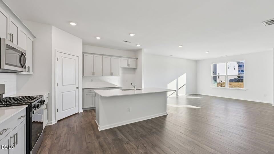 915 Sculptor Street Property Photo 14