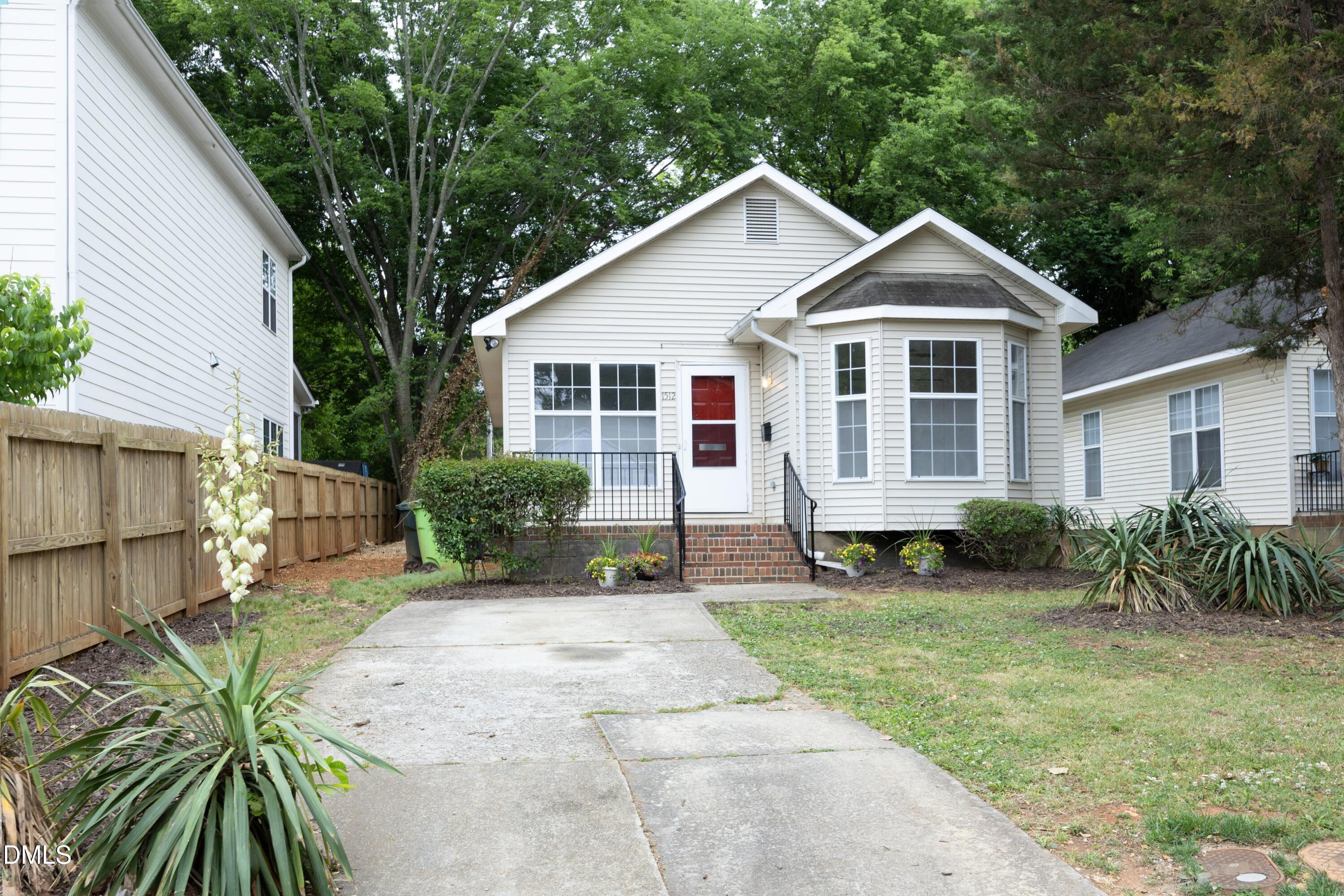 1512 E Lane Street Property Photo 2