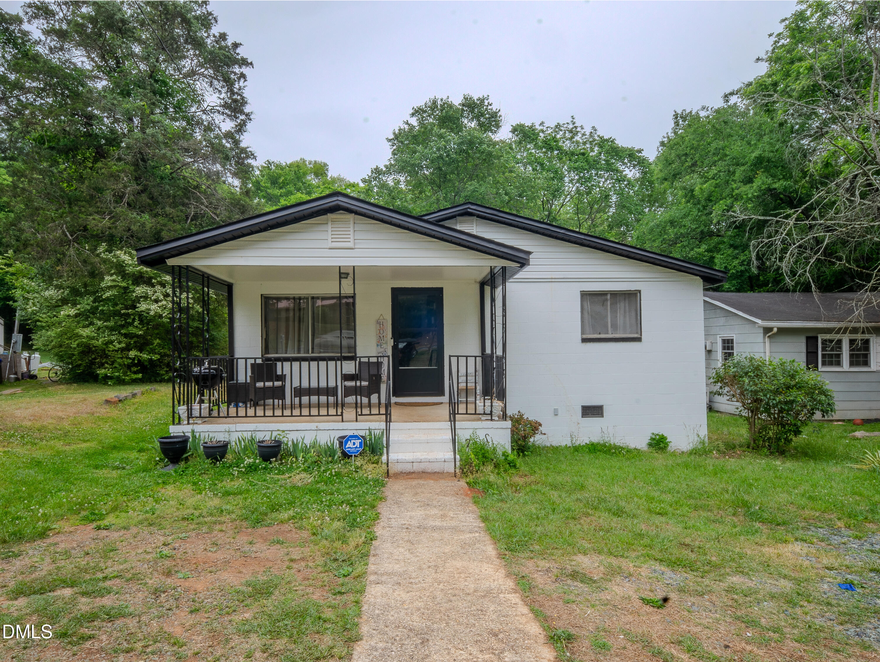 762 Hillsboro Street Property Photo 1