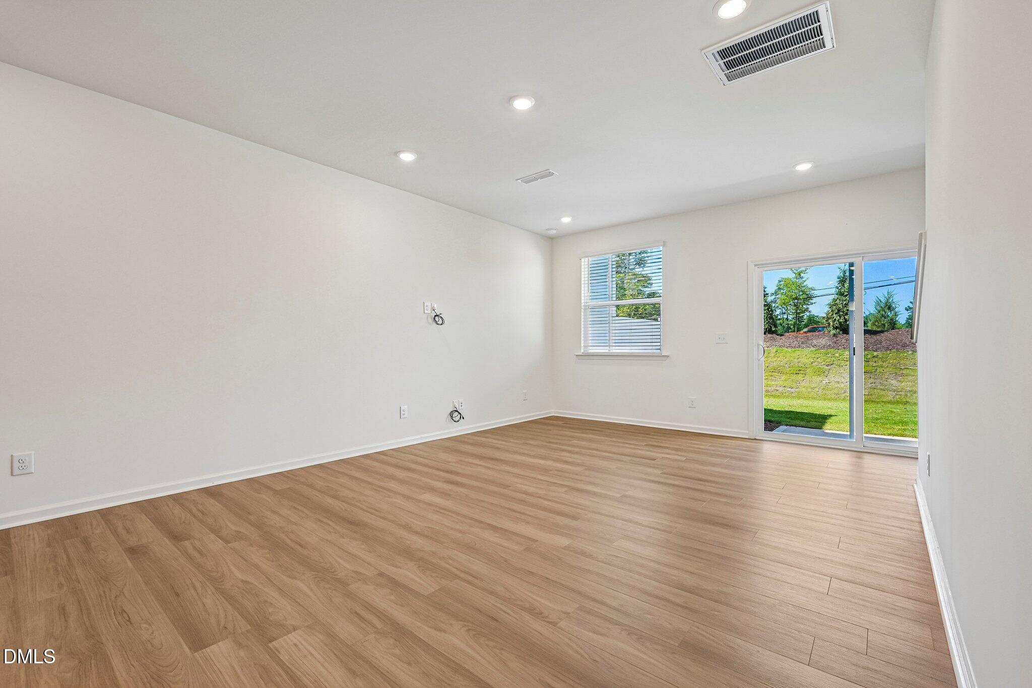 2044 Oakdale Drive Property Photo 8