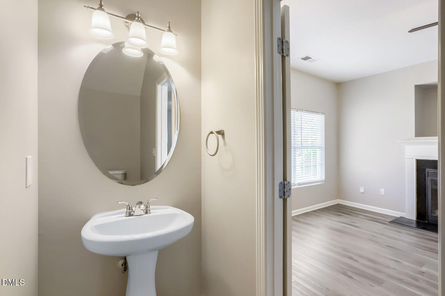 806 Laurens Way Property Photo 11