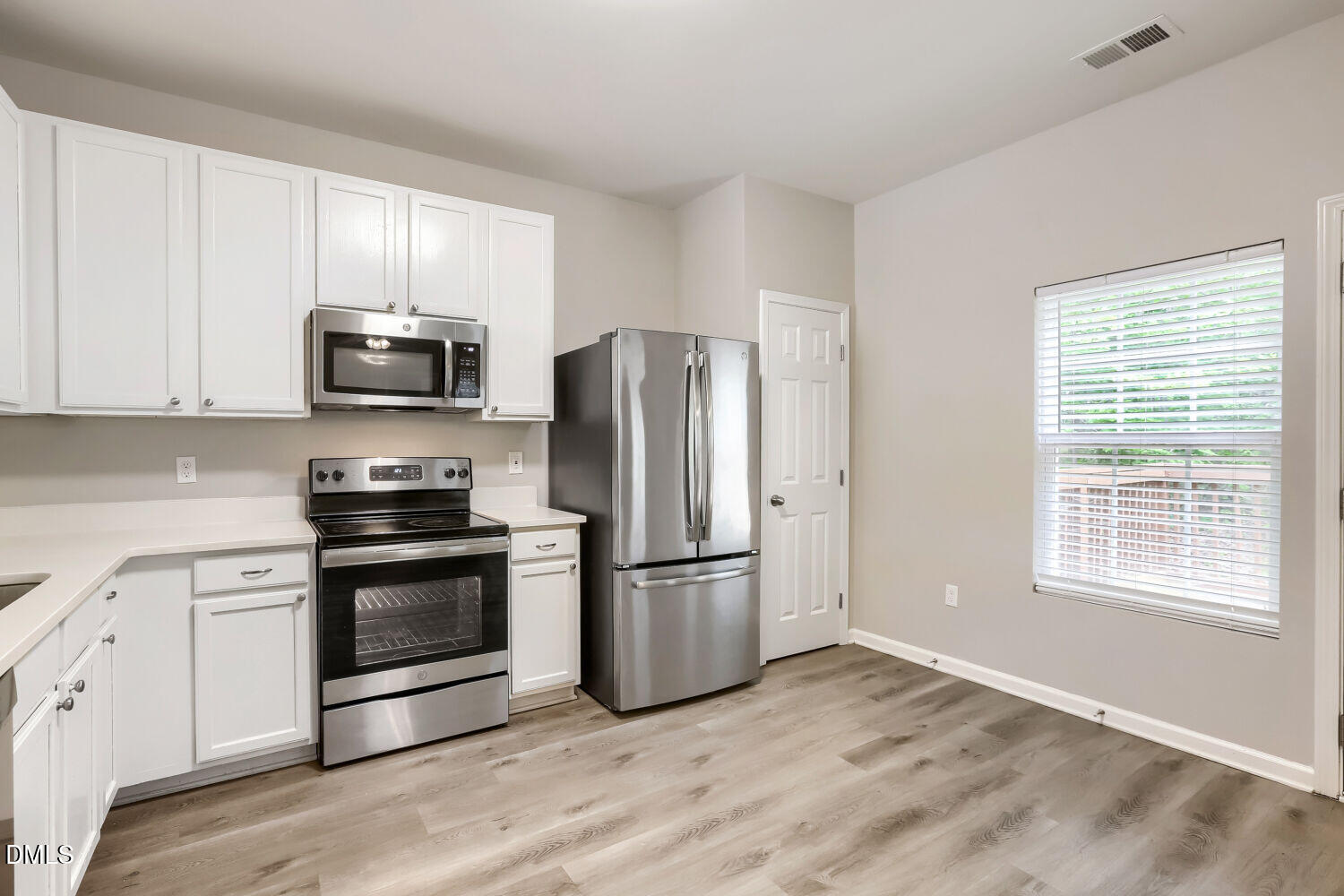 806 Laurens Way Property Photo 12