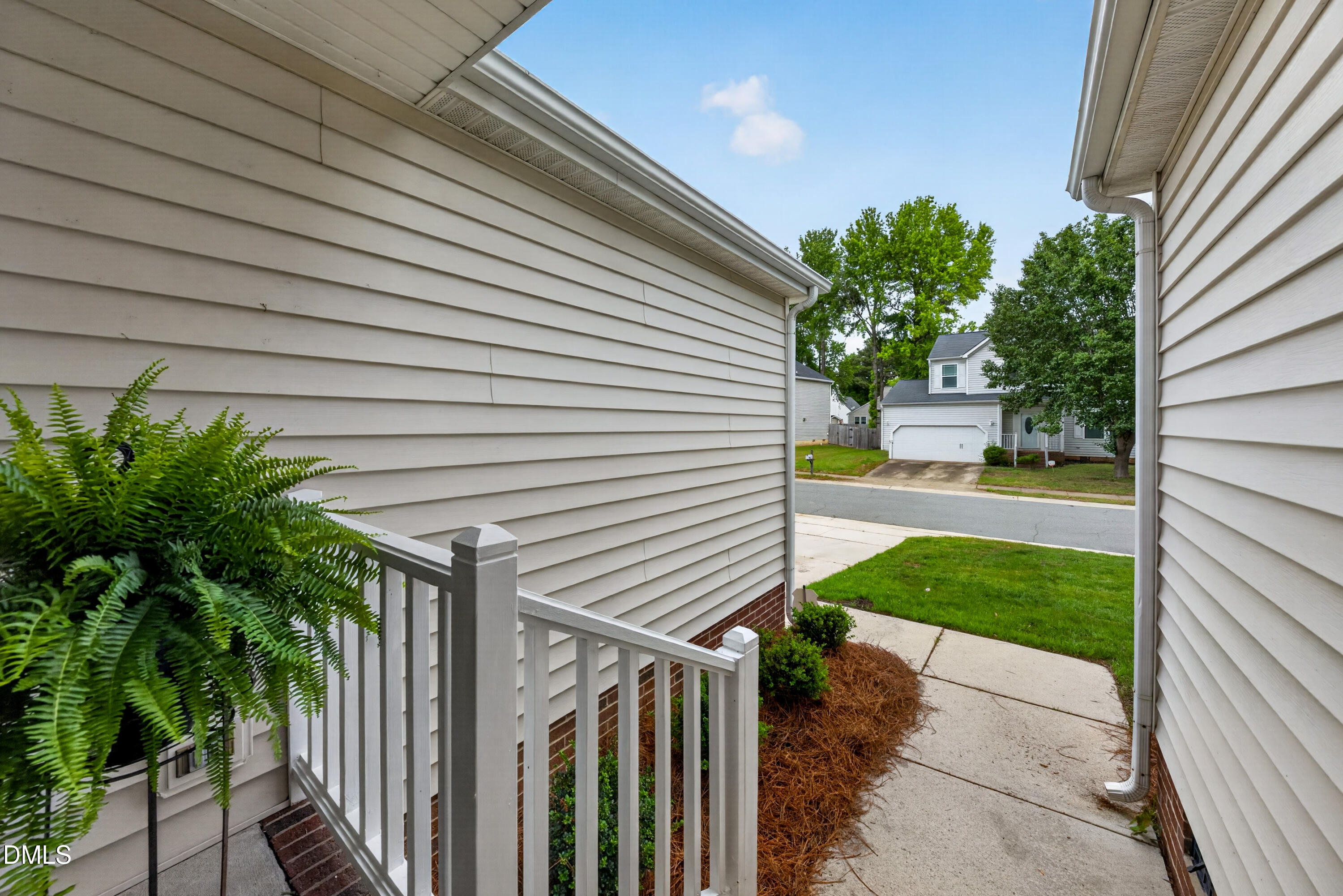 2119 Charny Drive Property Photo 2