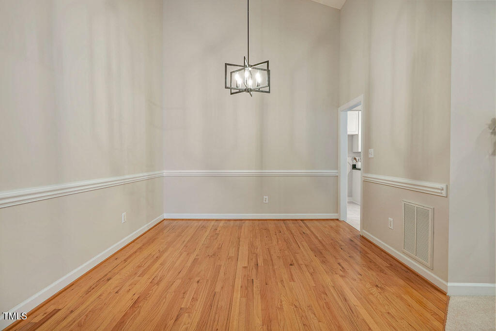 125 Chimney Rise Drive Property Photo 7