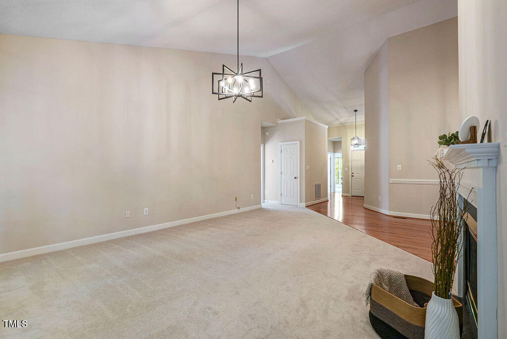 125 Chimney Rise Drive Property Photo 11