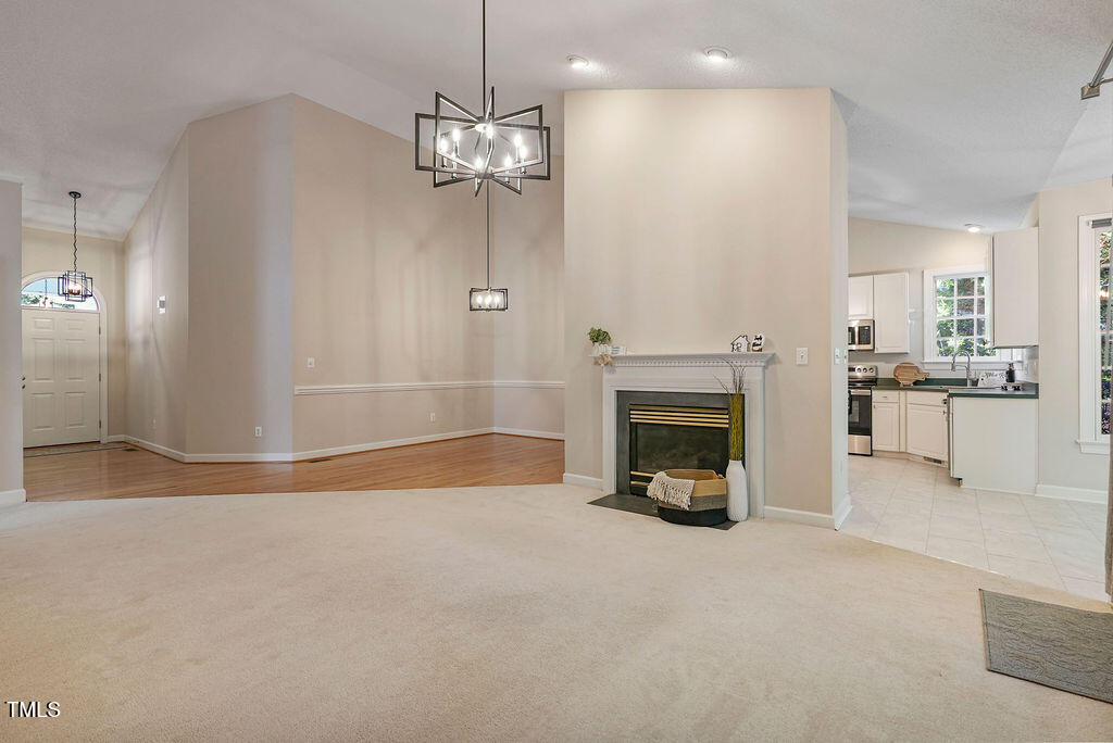 125 Chimney Rise Drive Property Photo 12