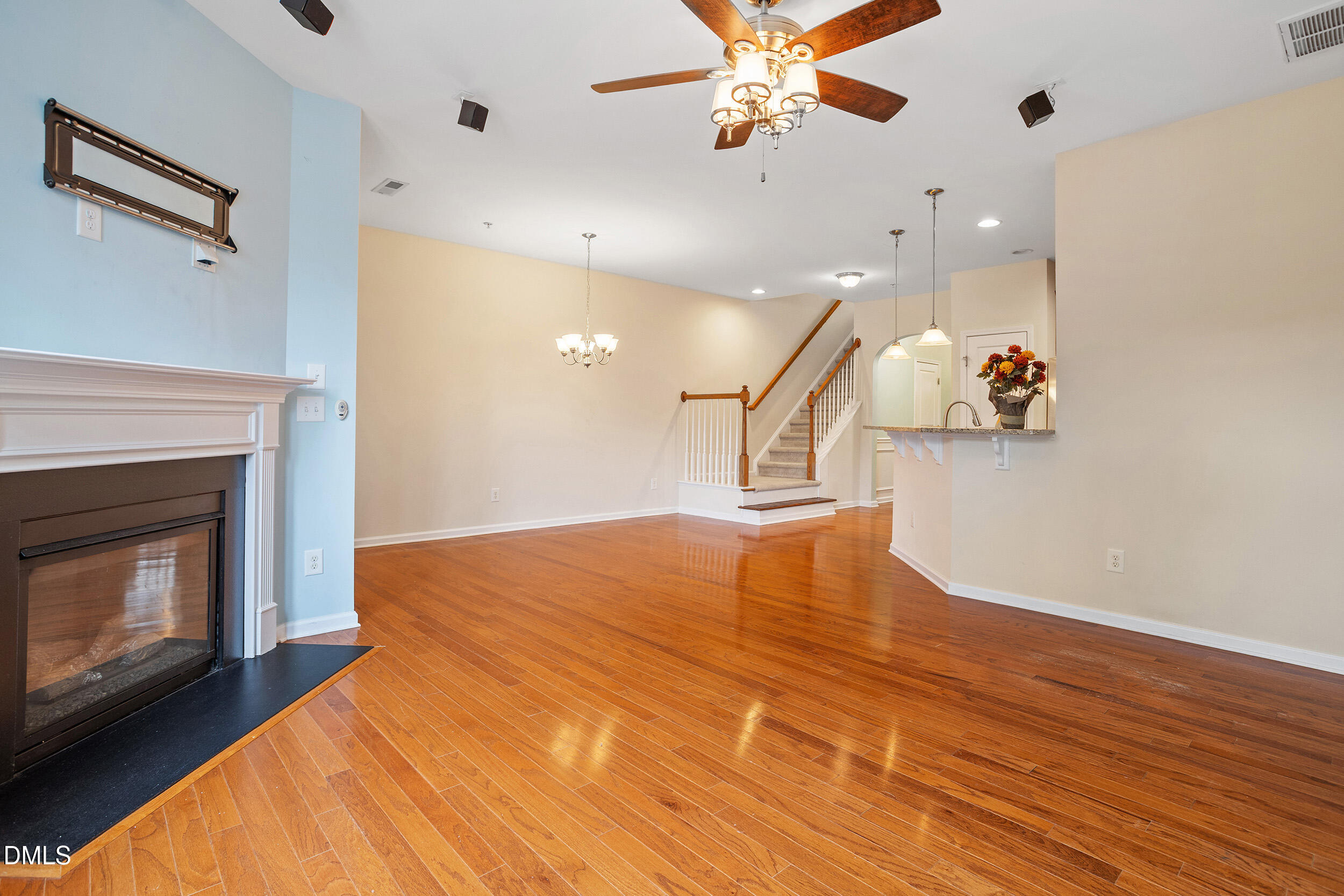 9135 Wooden Road Property Photo 6